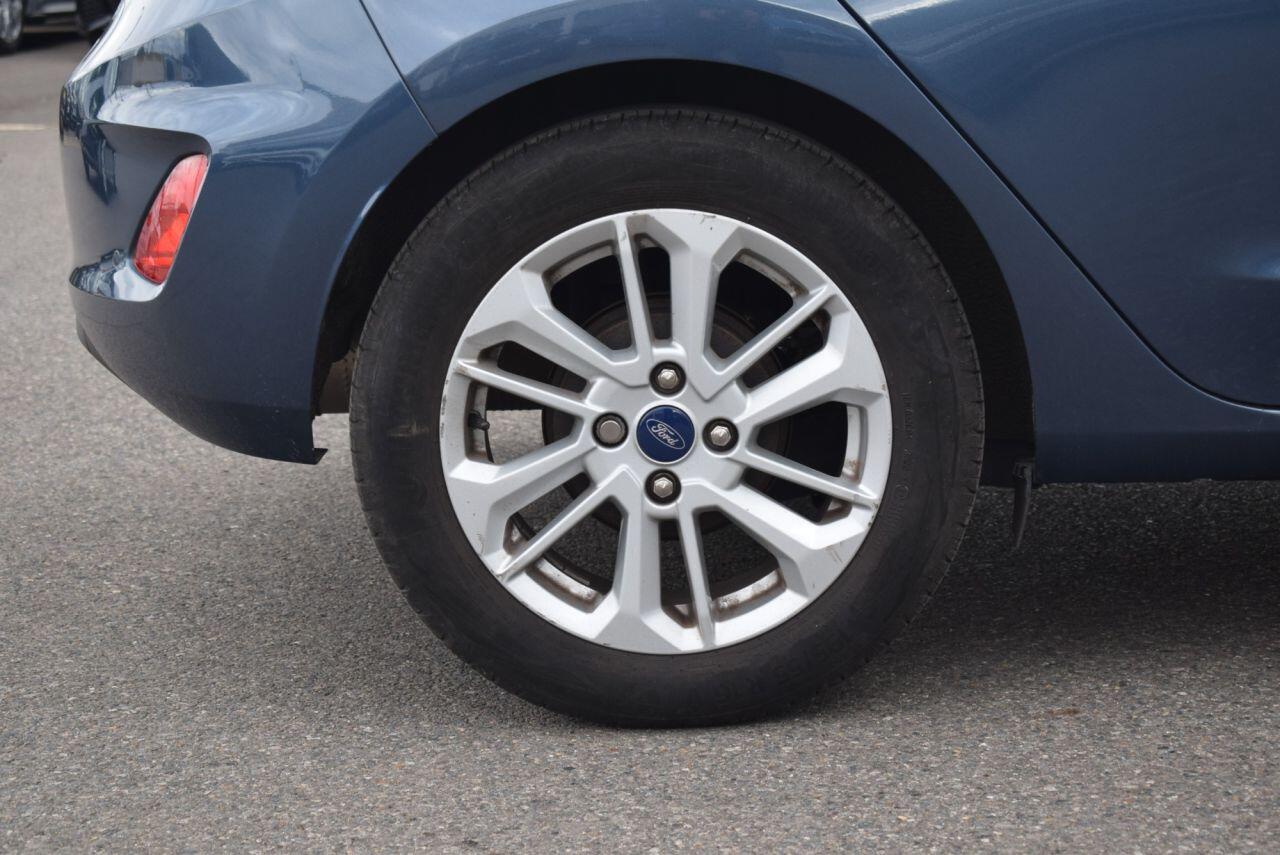 Ford Fiesta view 9
