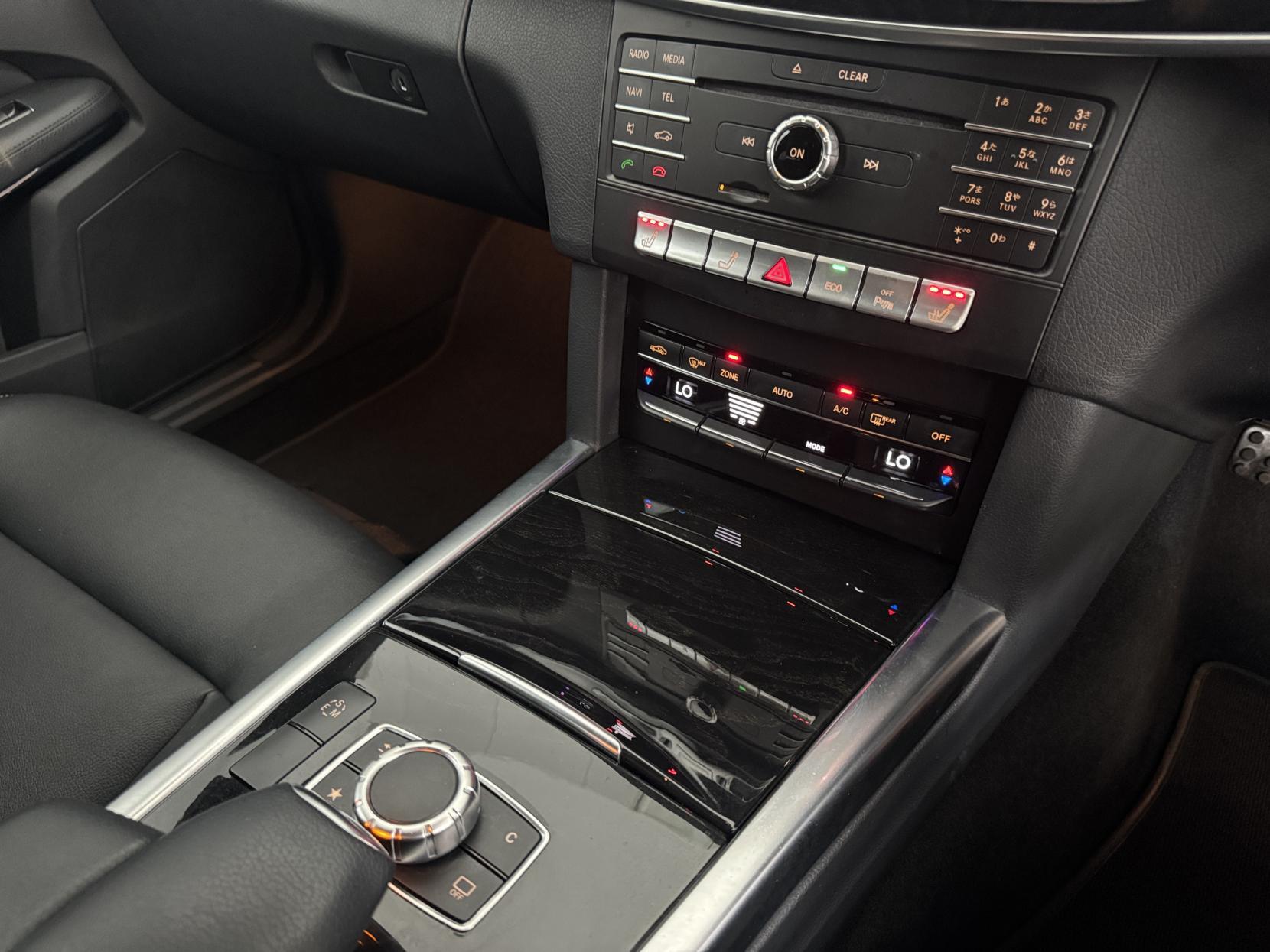 Mercedes-Benz E Class view 70