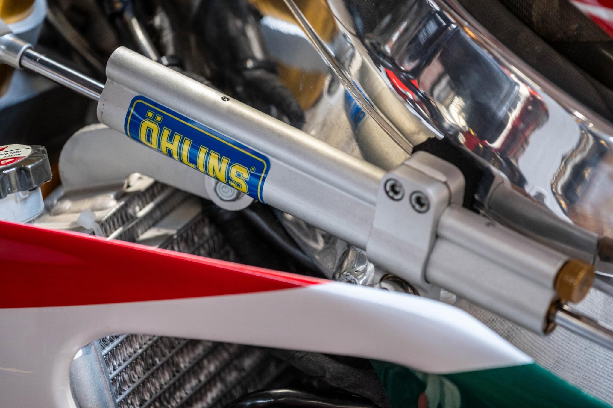 Honda RVF750 view 23