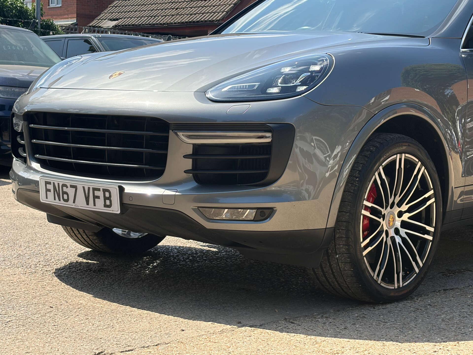 Porsche Cayenne view 10