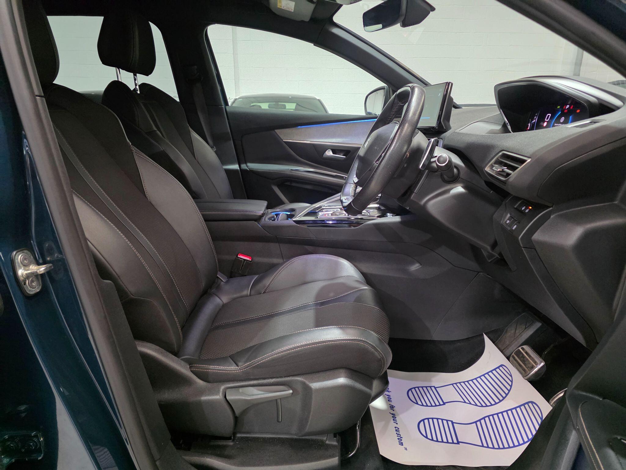 Peugeot 3008 view 6