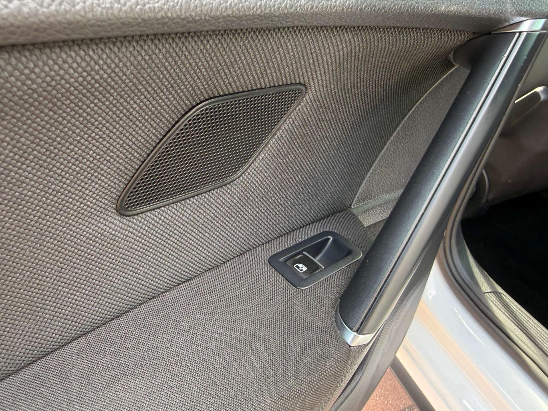 Volkswagen Golf view 79