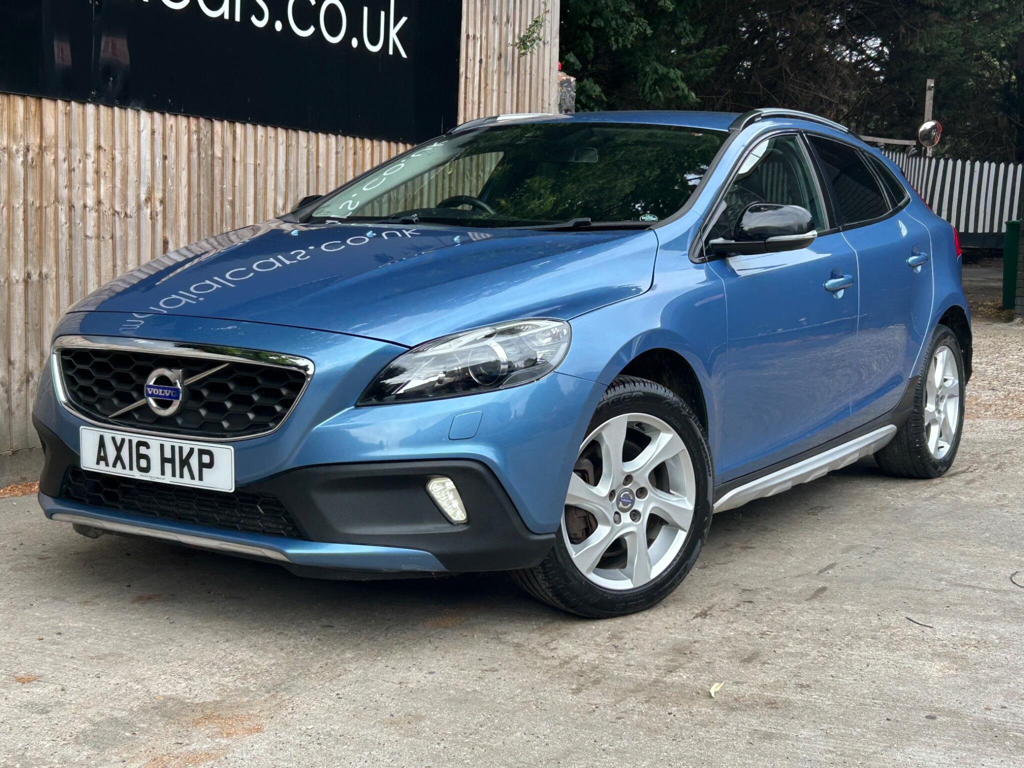 Volvo V40 Cross Country view 2