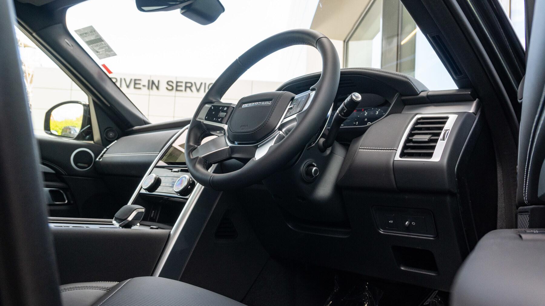 Land Rover Discovery view 78