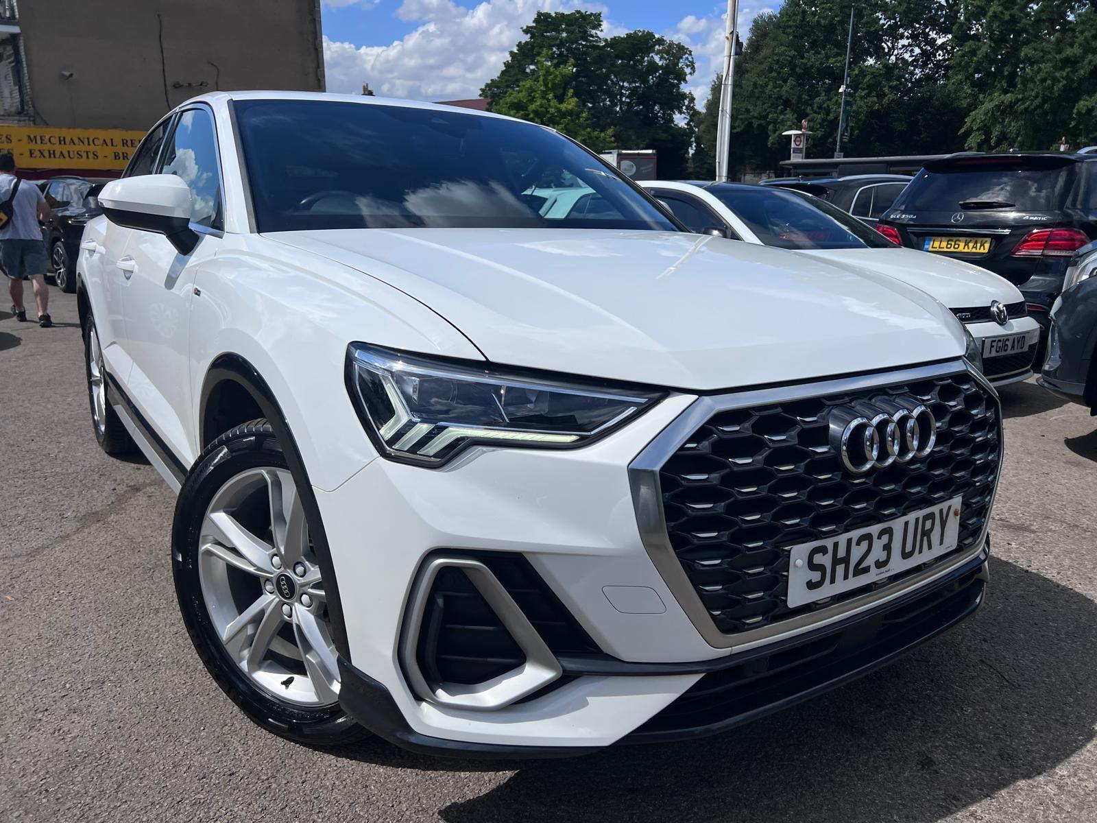 Audi Q3 view 4