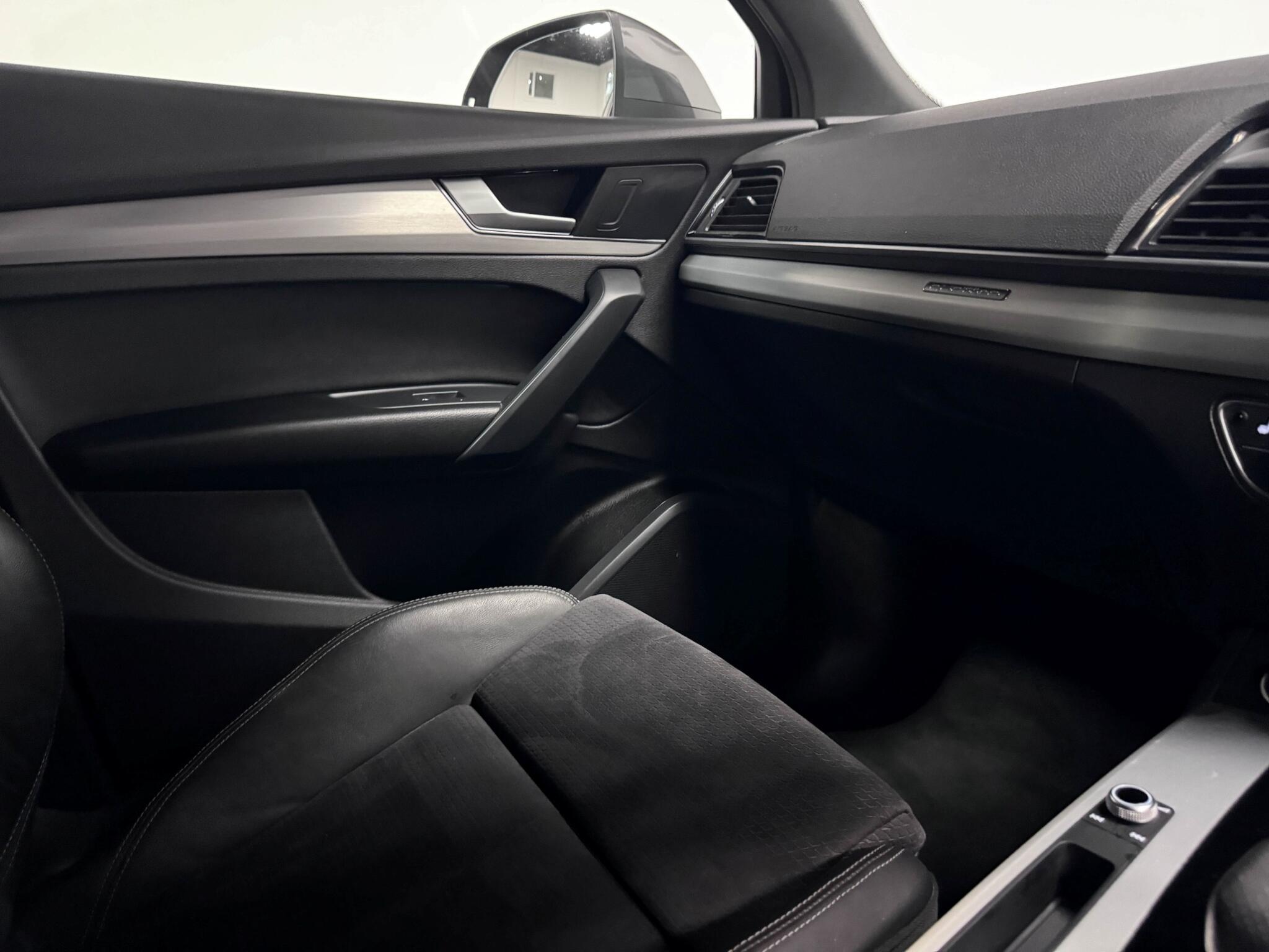 Audi Q5 view 32