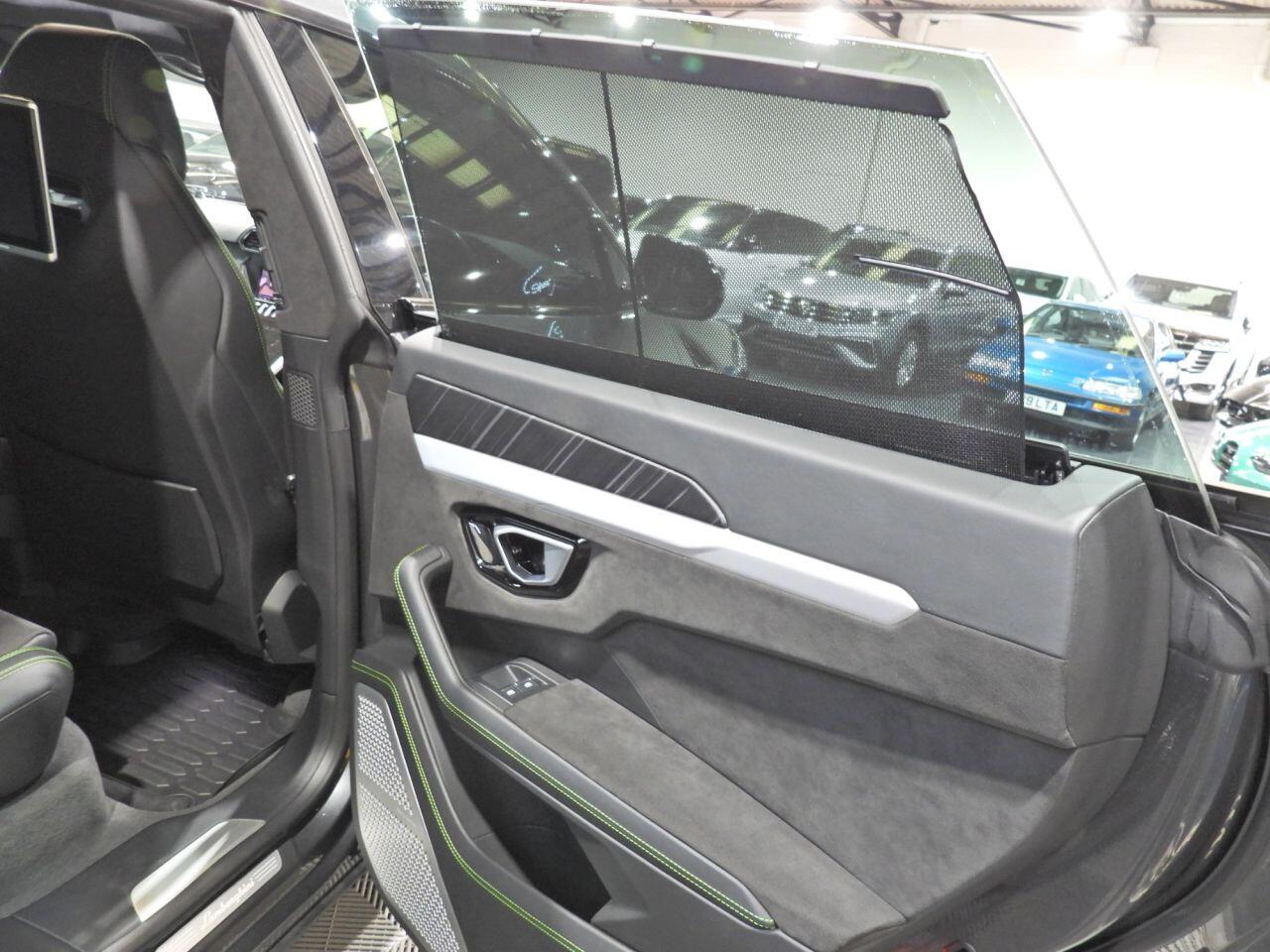 Lamborghini Urus view 48