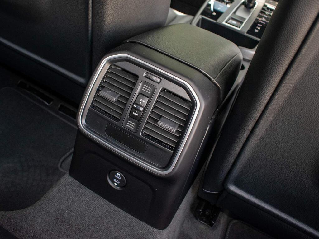 Porsche Macan view 32