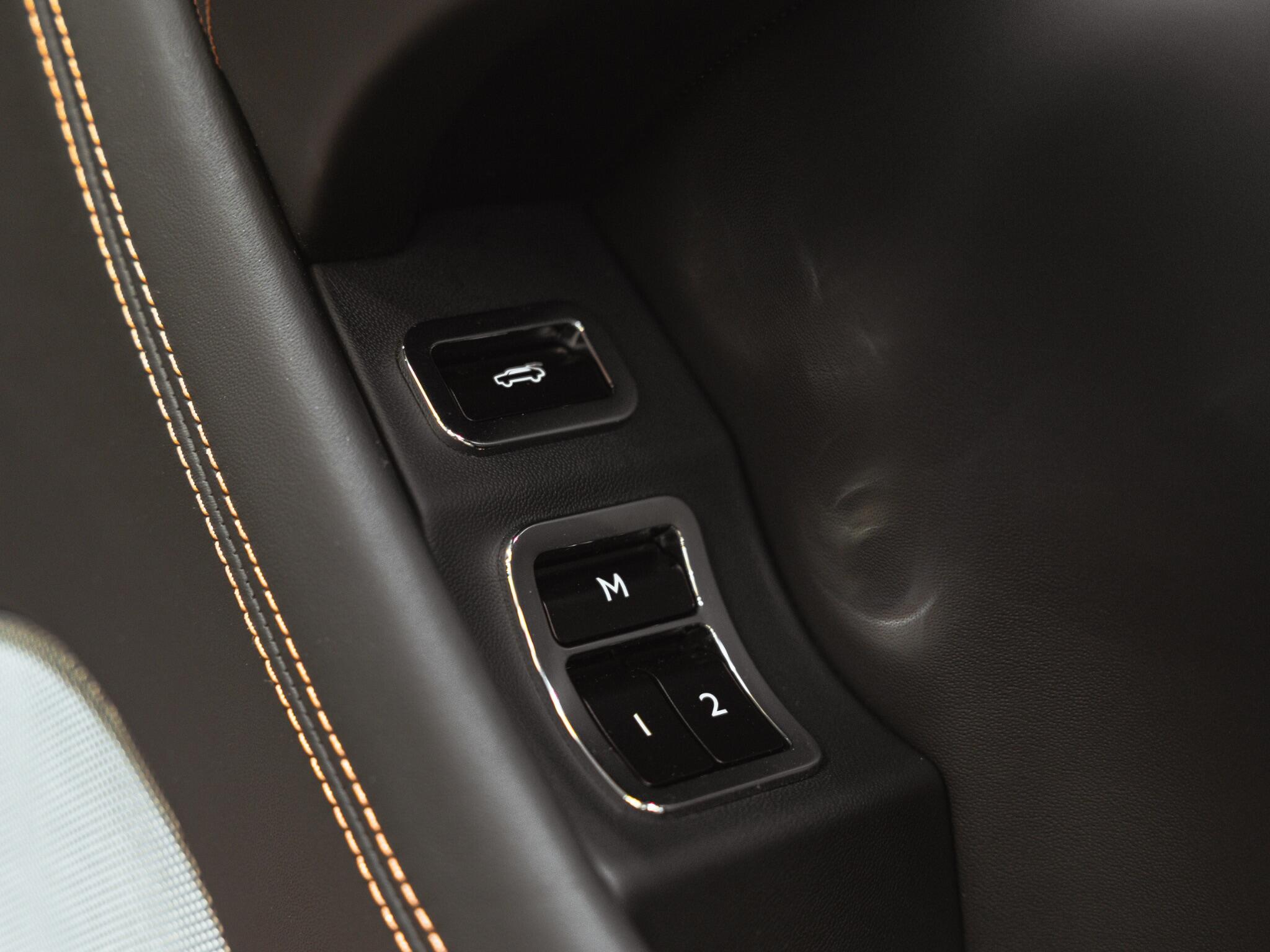 Bentley Bentayga view 21