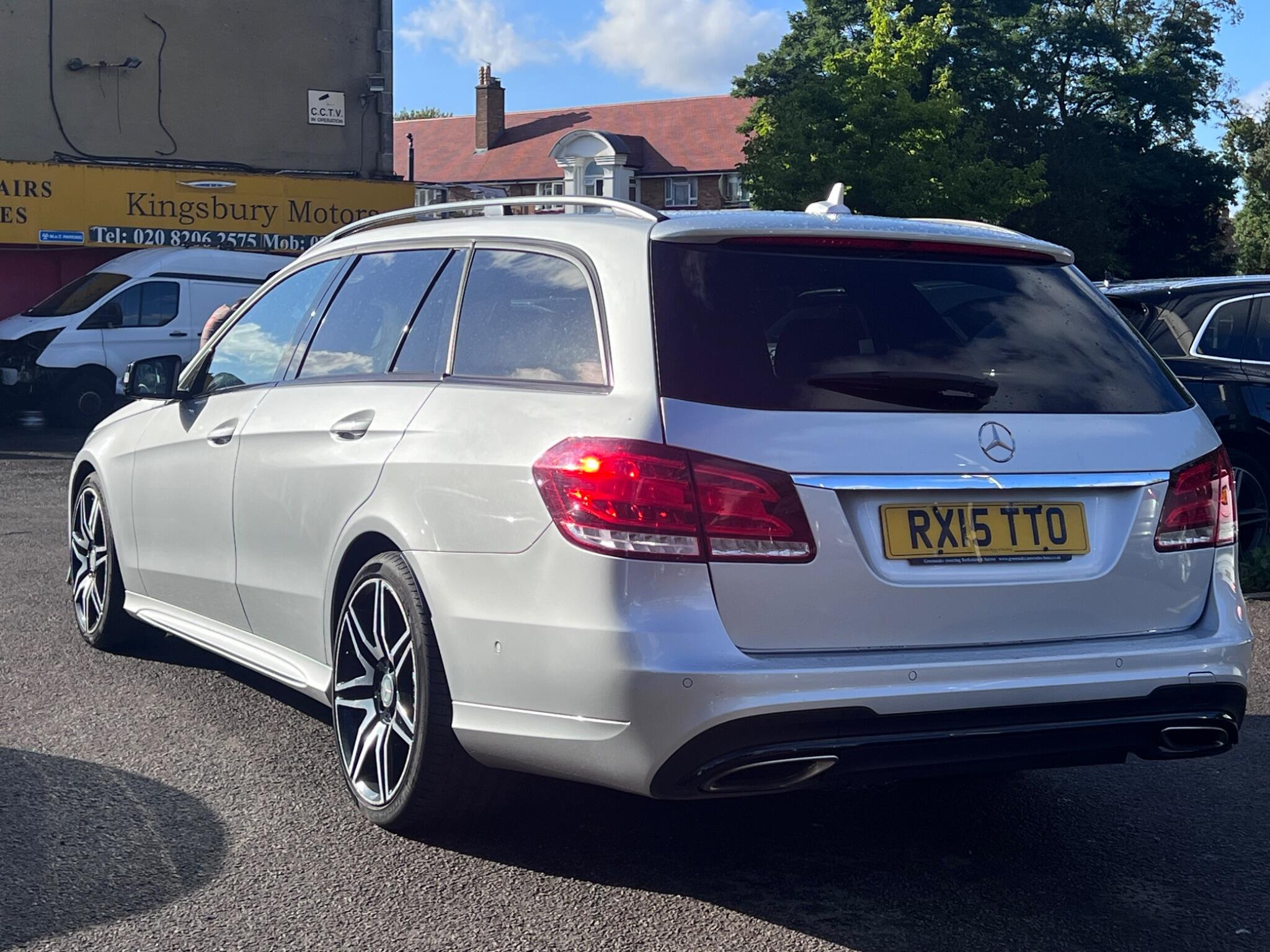Mercedes-Benz E Class view 9