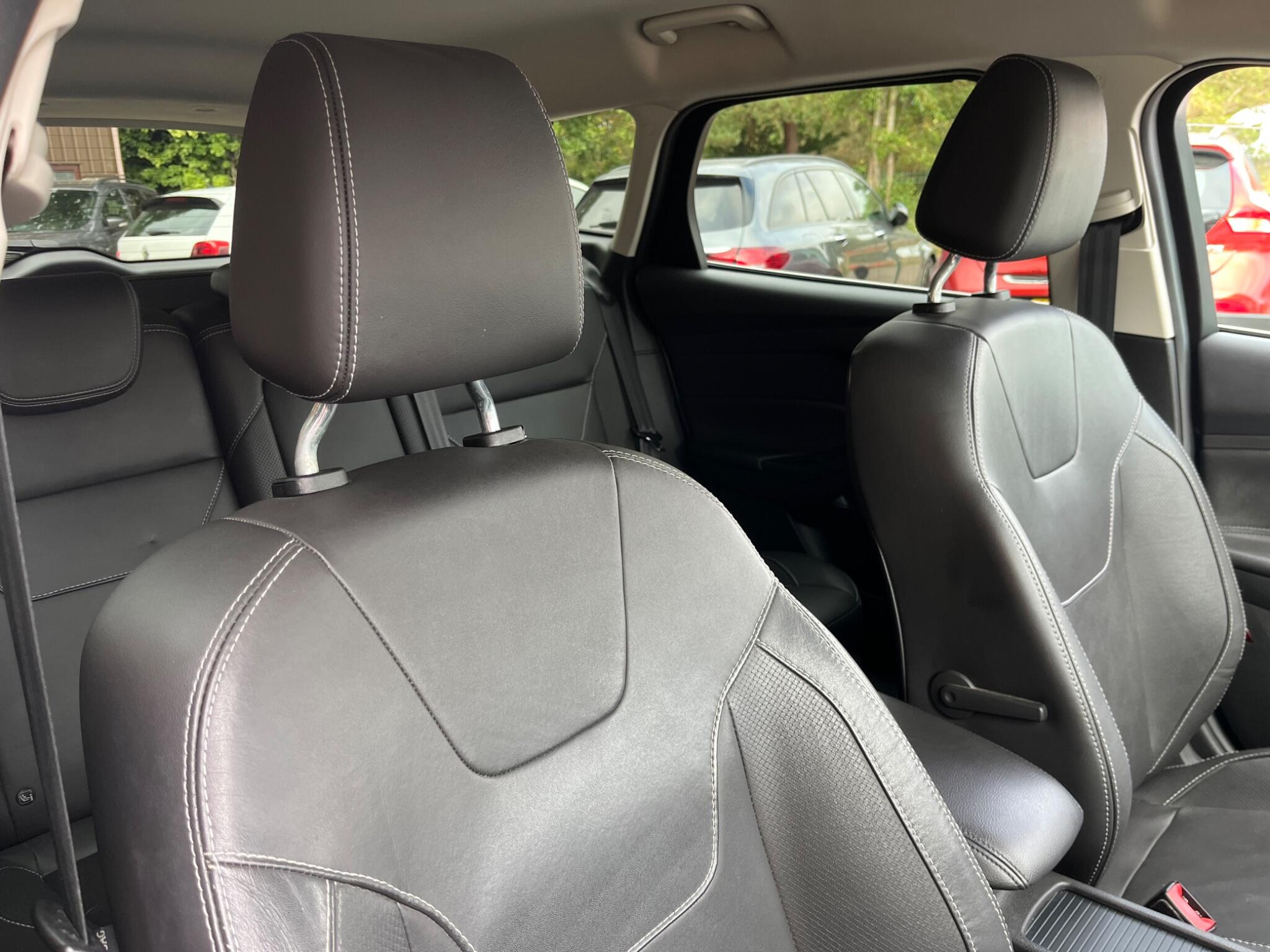 Ford Focus view 32