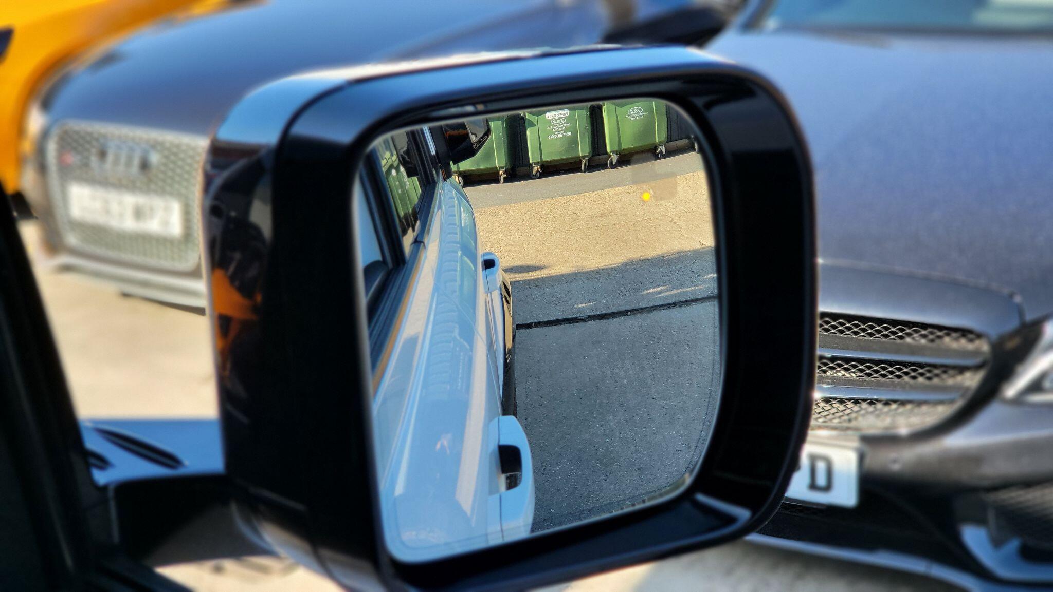 Land Rover Defender view 37