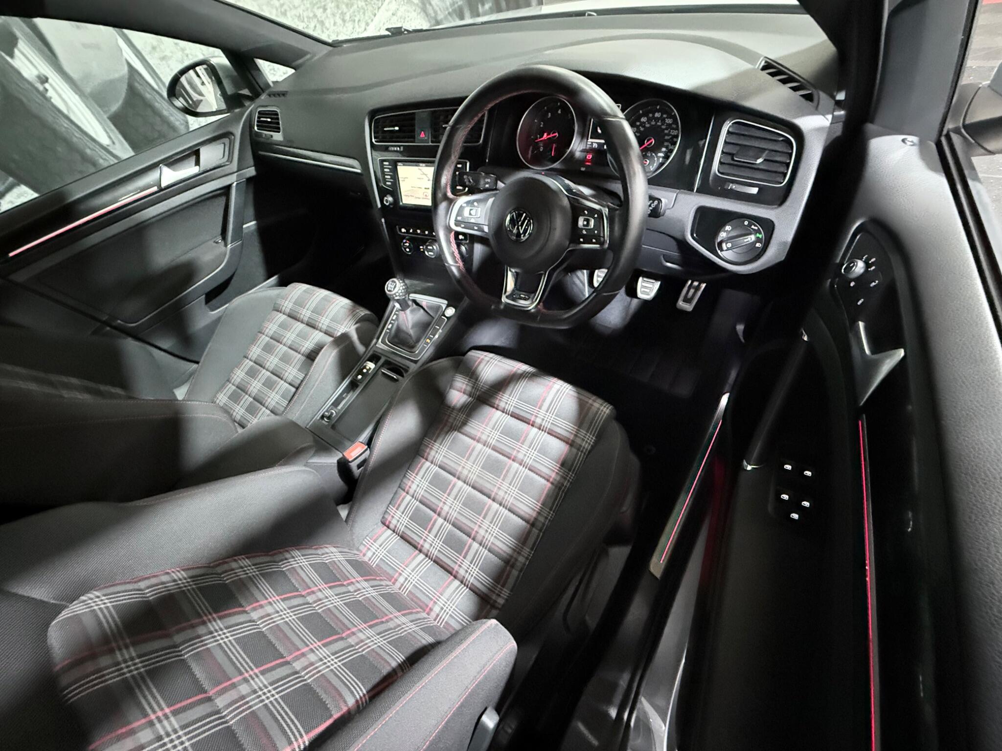 Volkswagen Golf view 10