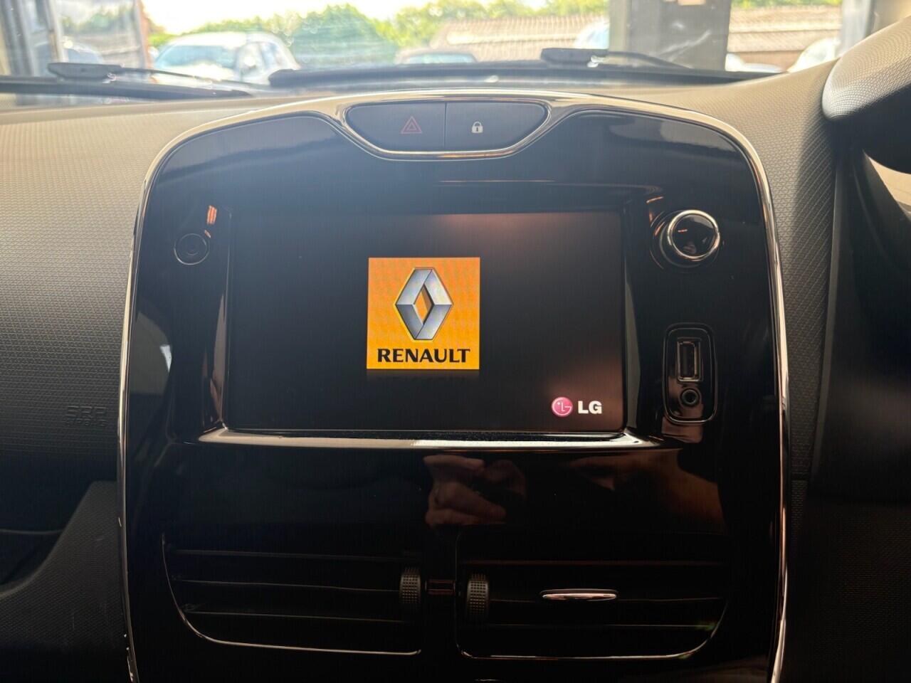 Renault Clio view 19