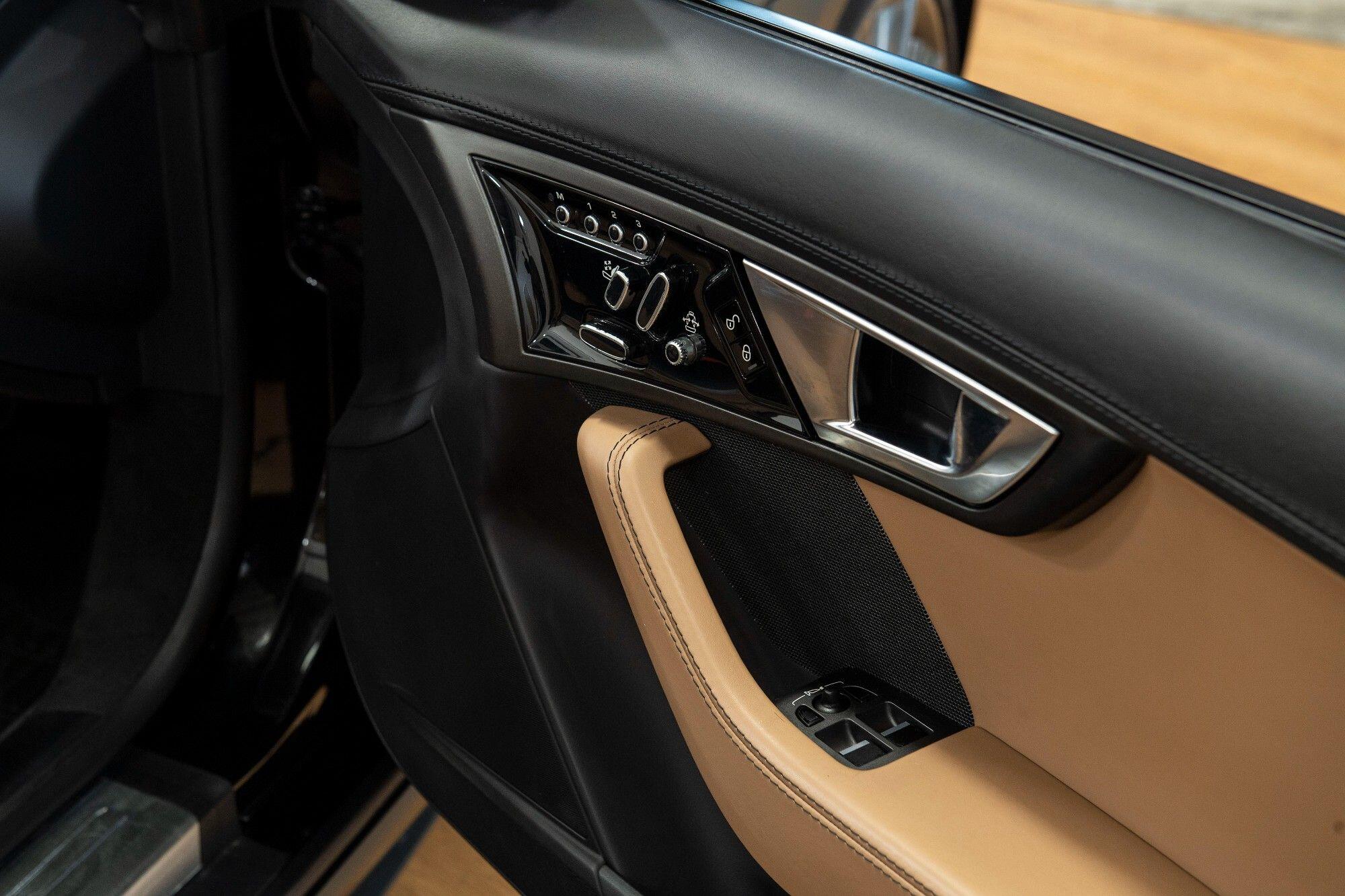 Jaguar F-Type view 11