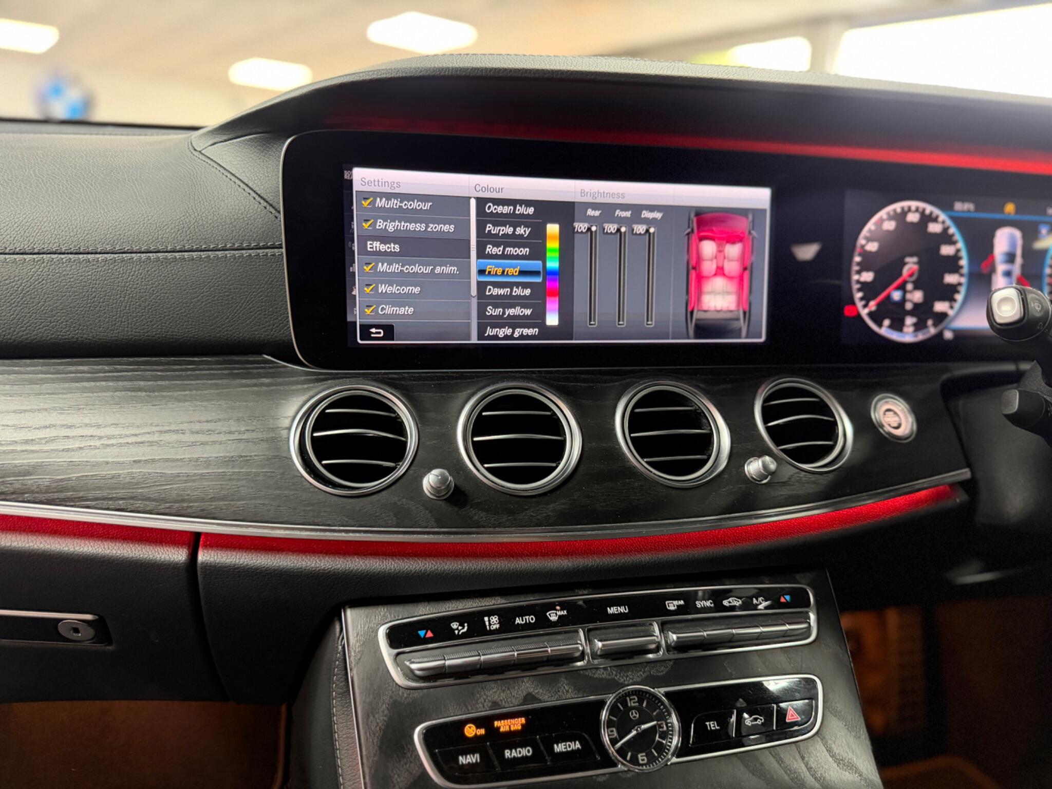 Mercedes-Benz E Class view 50