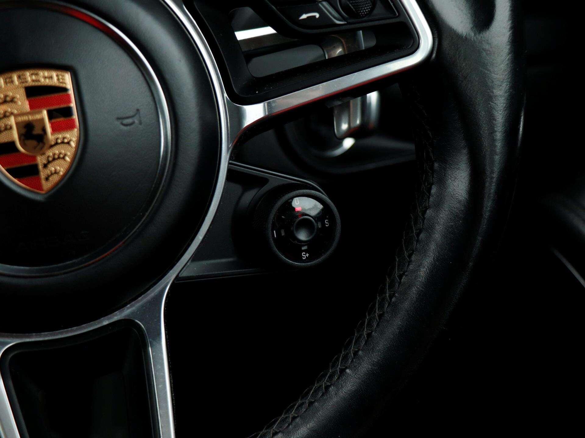 Porsche 911 view 21