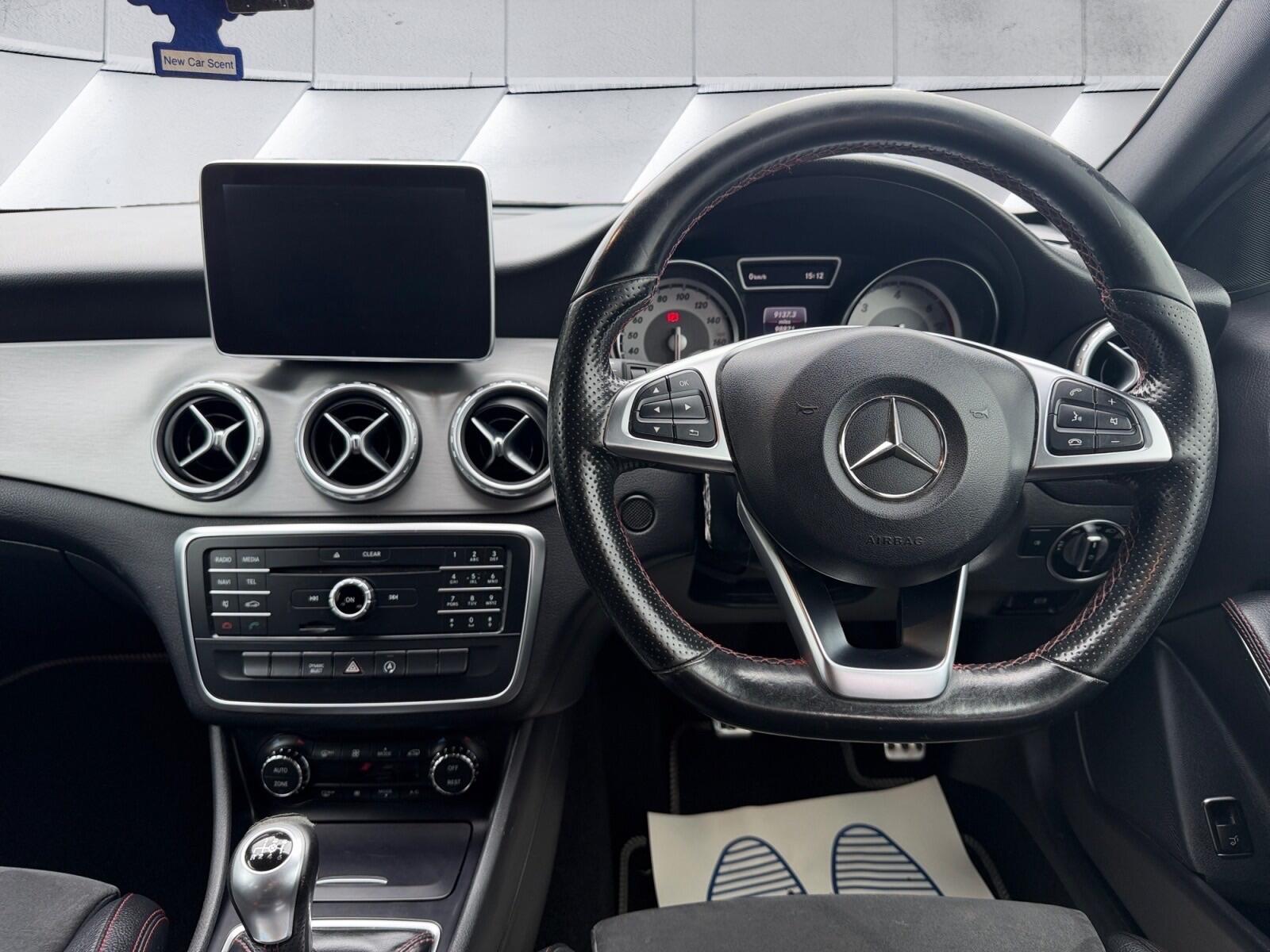Mercedes-Benz GLA view 9