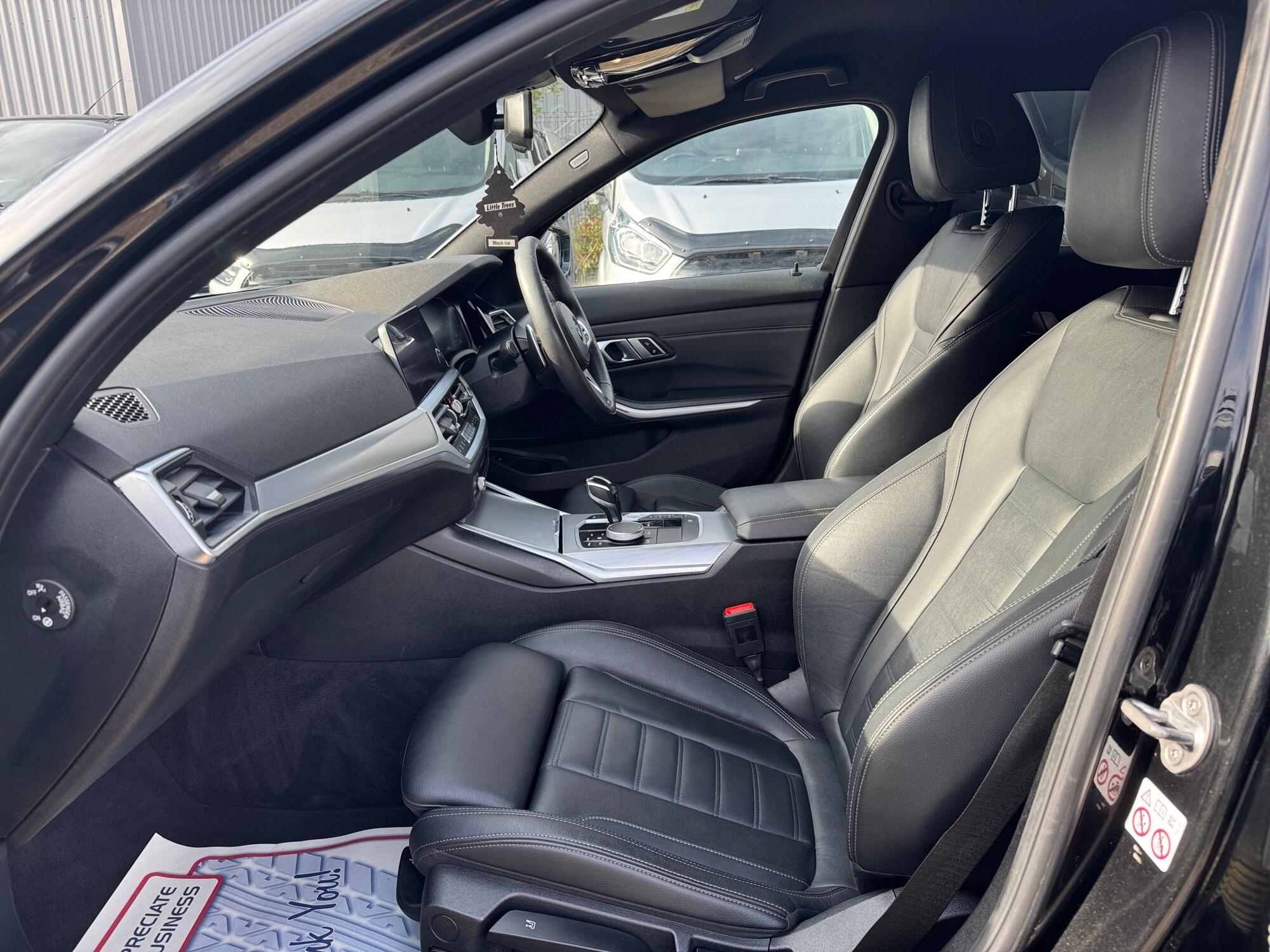 BMW 3 Series view 25