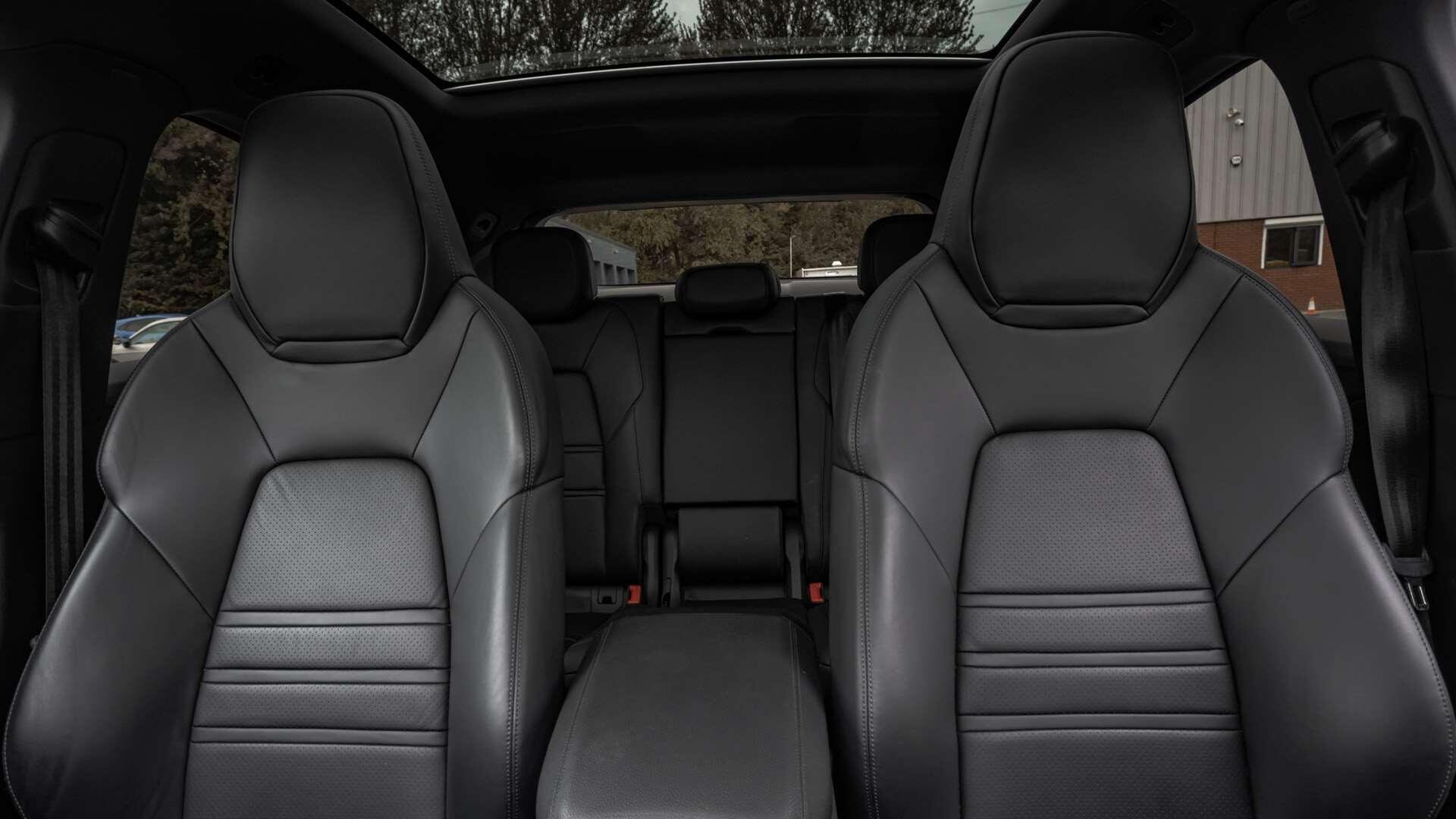 Porsche Cayenne view 16
