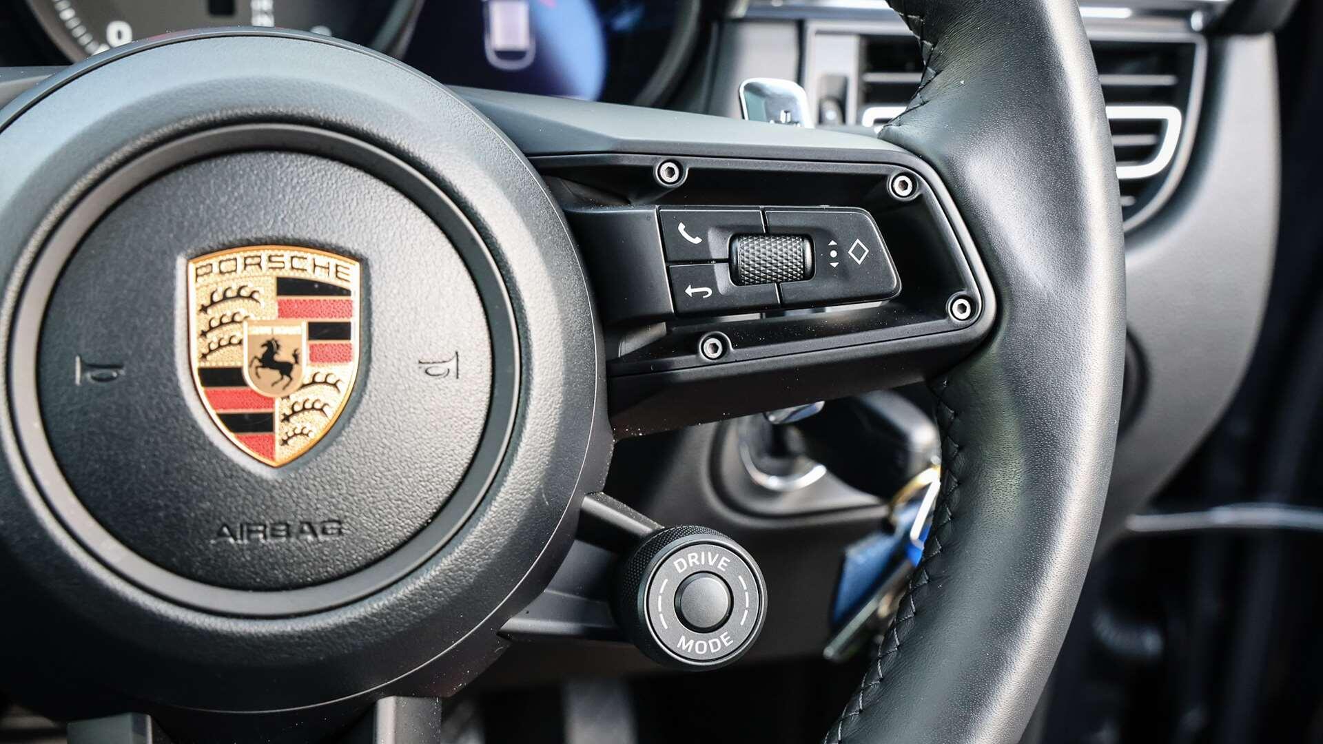 Porsche Macan view 19