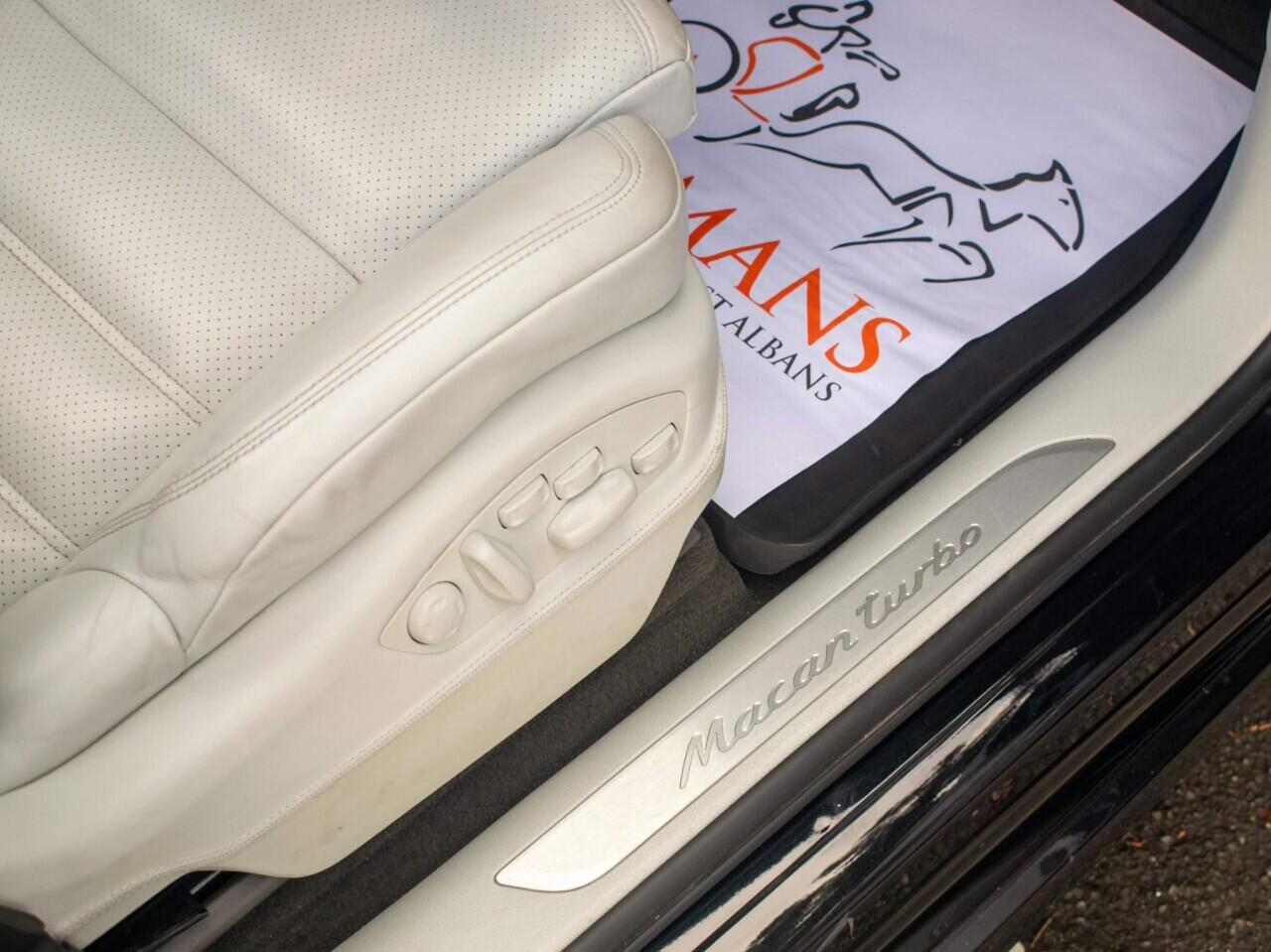 Porsche Macan view 32
