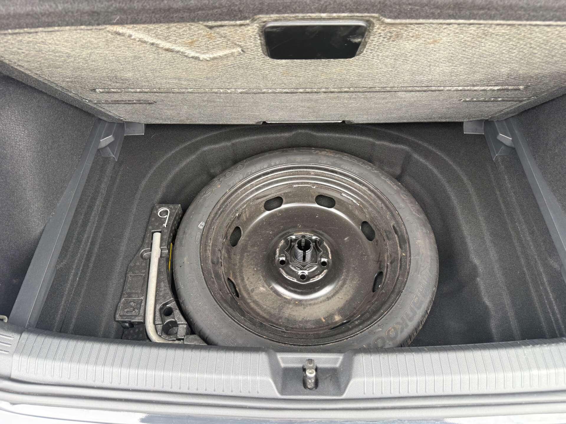 Volkswagen Golf view 23