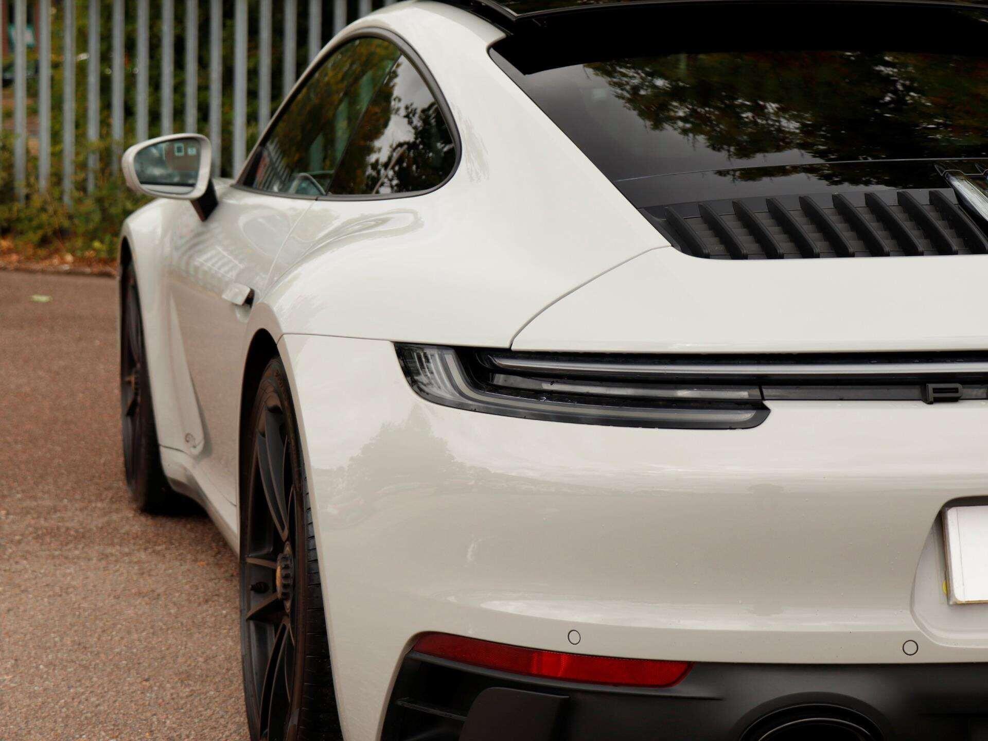 Porsche 911 view 28