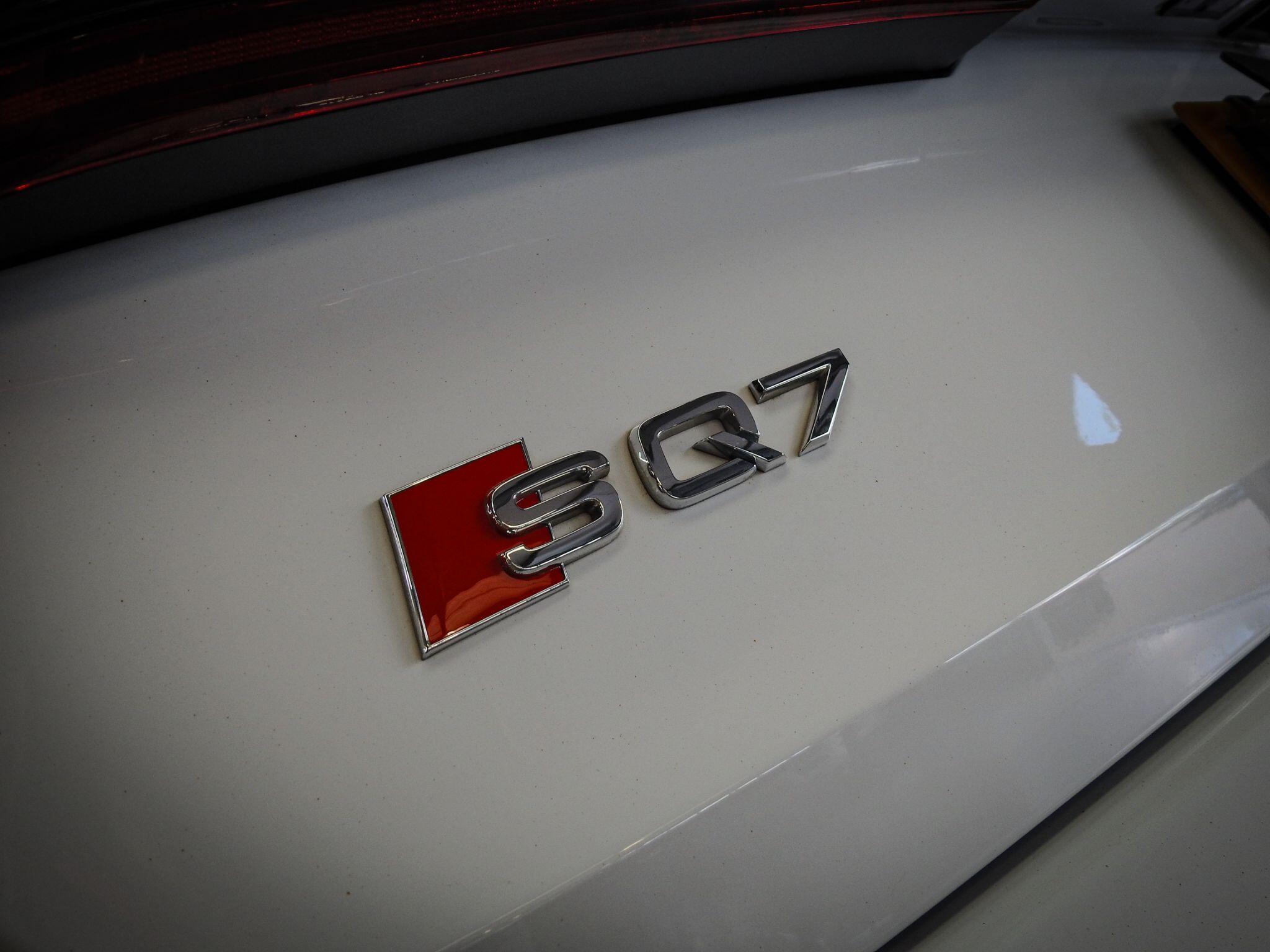 Audi SQ7 view 16