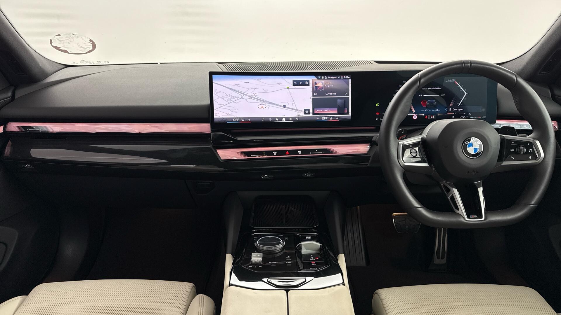 BMW 5 Series view 4