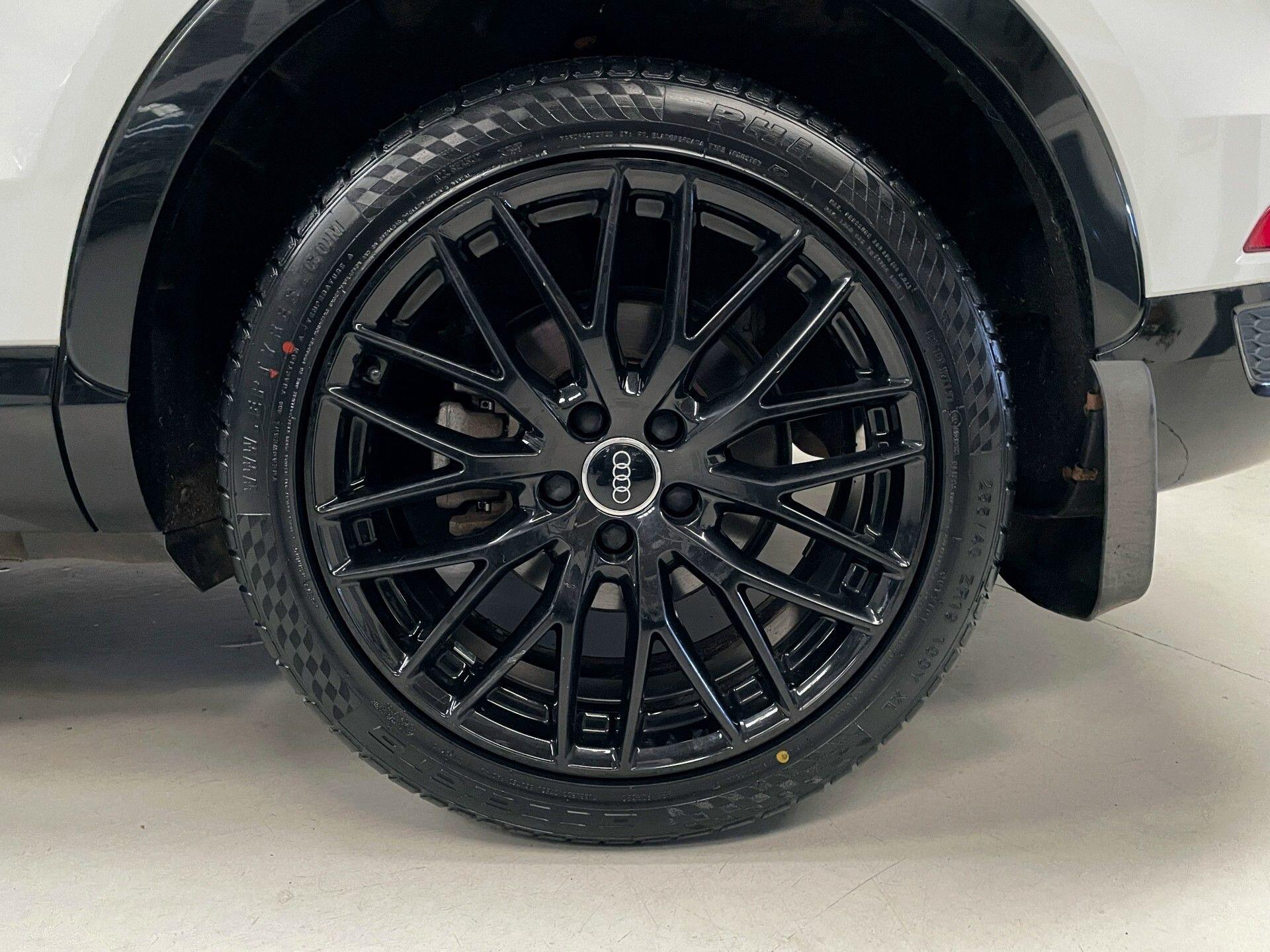 Audi Q3 view 38
