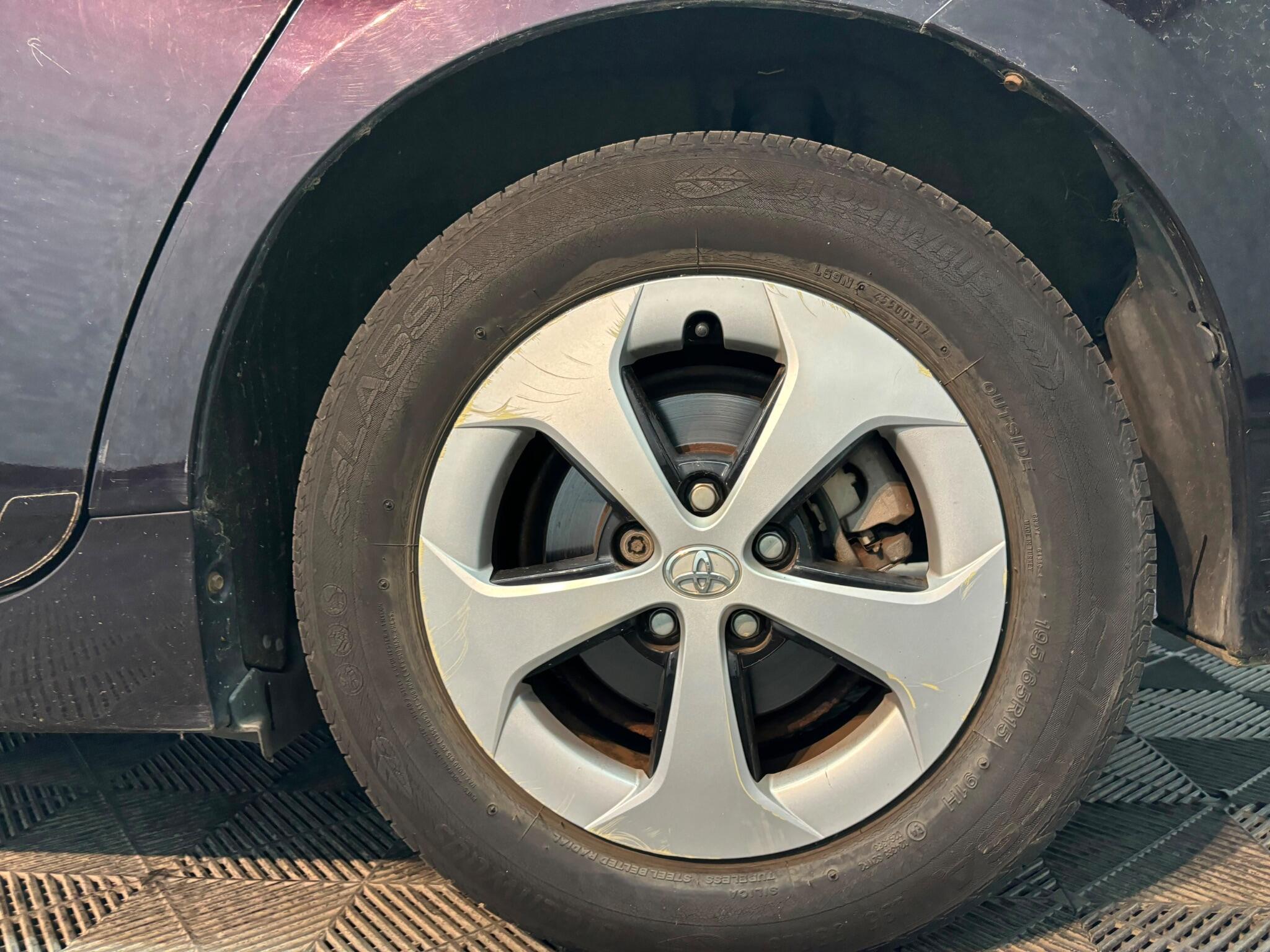 Toyota Prius view 23