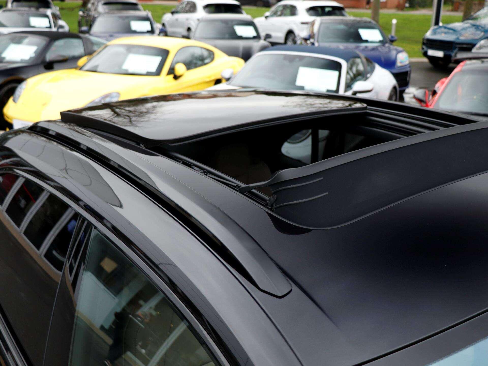Porsche Macan view 35