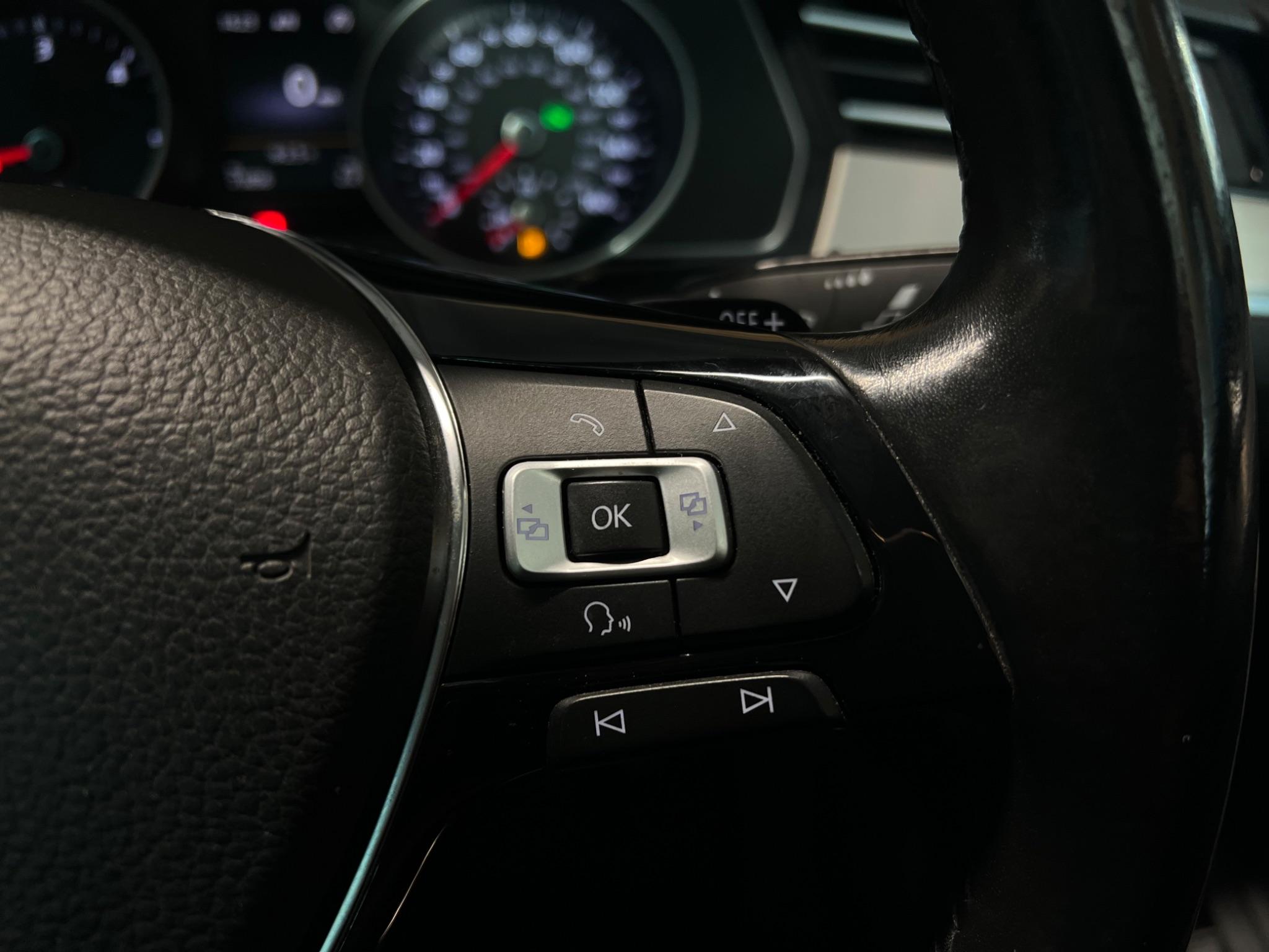 Volkswagen Passat view 23