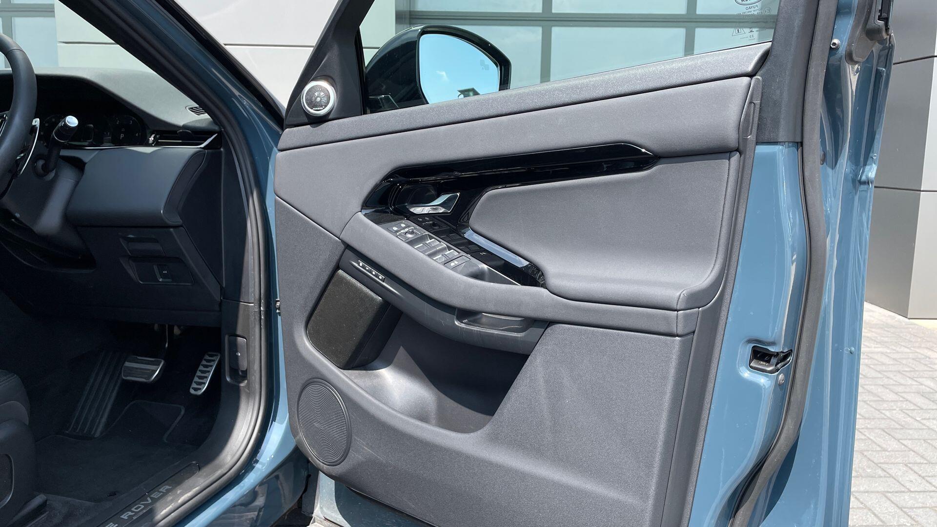 Land Rover Range Rover Evoque view 46