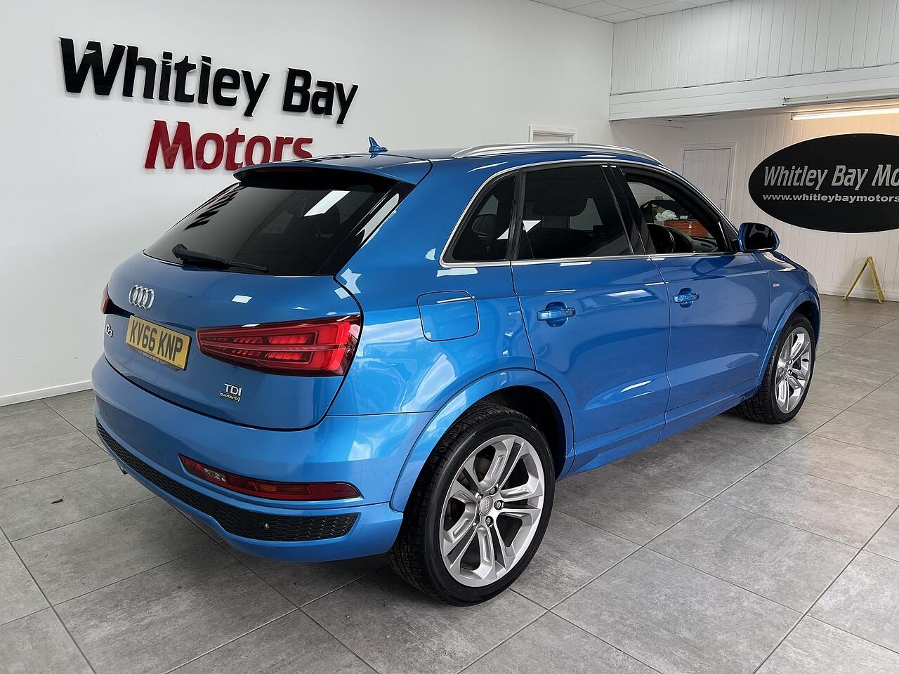 Audi Q3 view 3