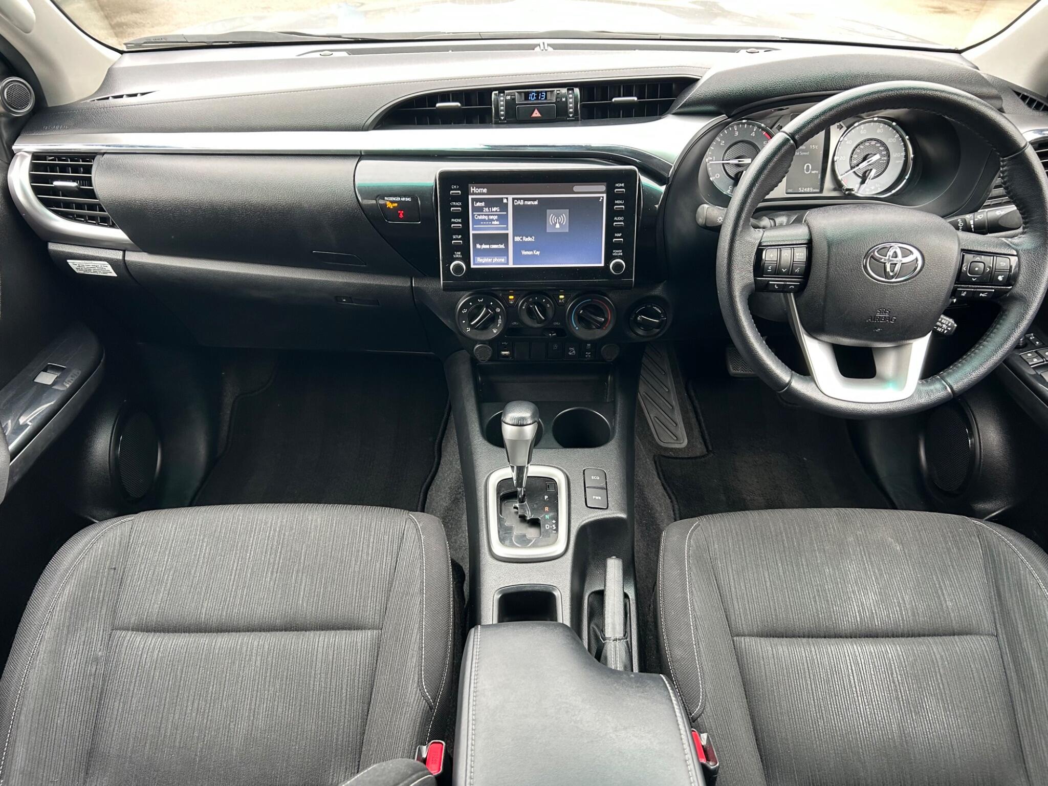 Toyota Hilux view 37