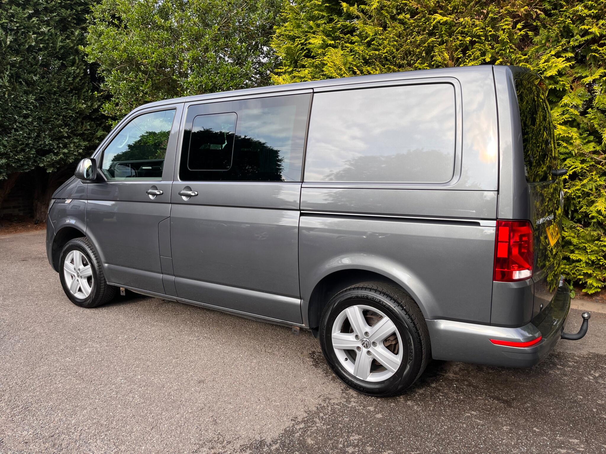 Volkswagen Transporter view 10