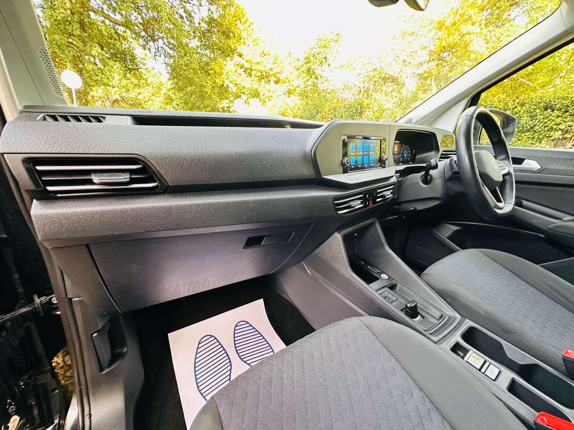 Volkswagen Caddy Maxi view 8
