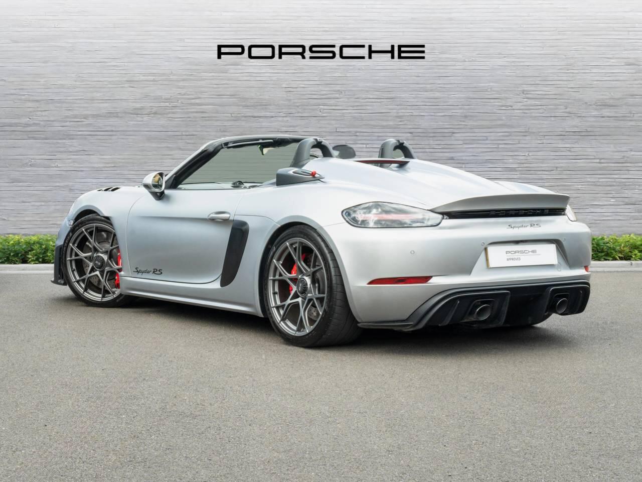 Porsche 718 Spyder view 3