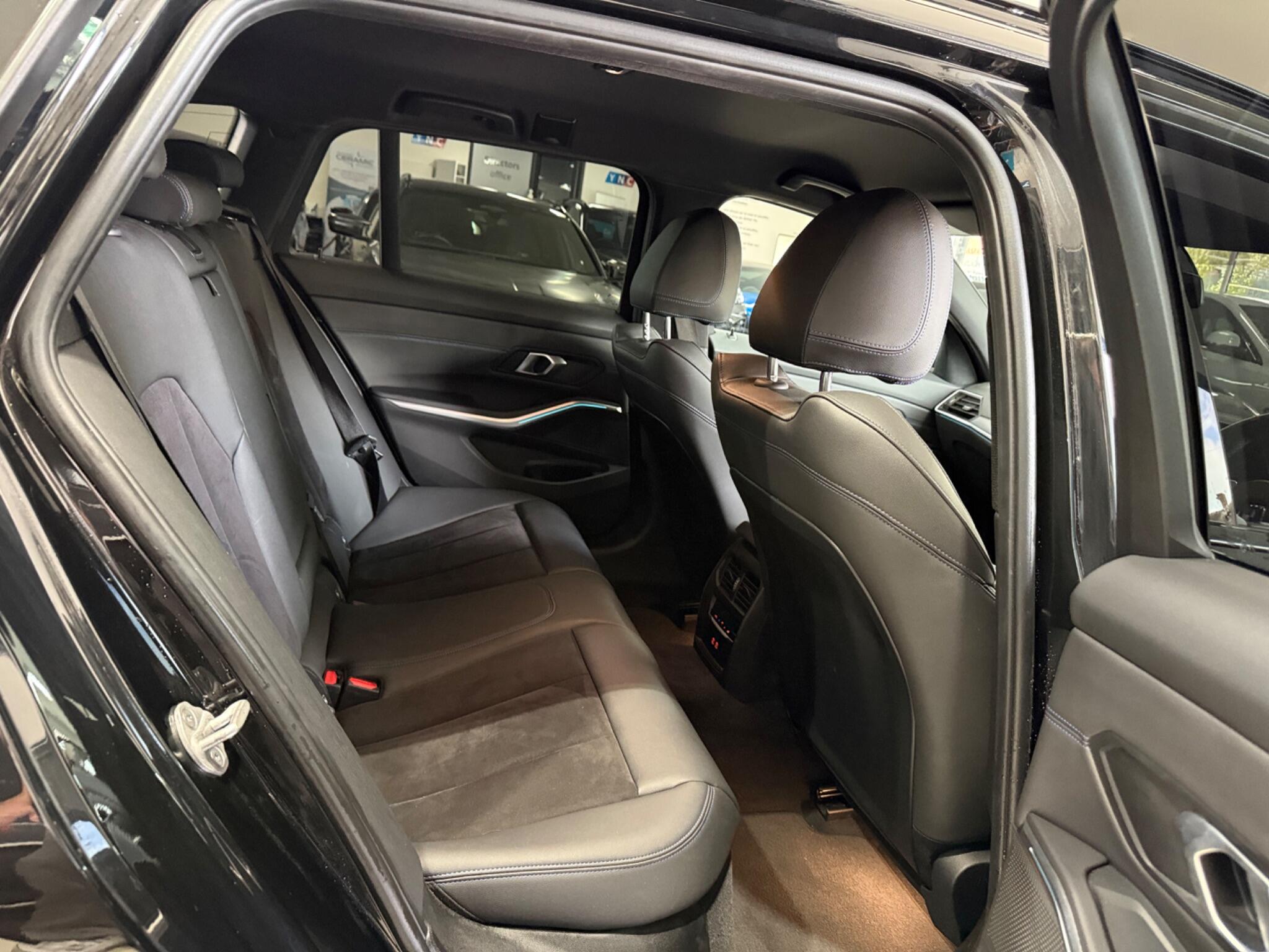 BMW 3 Series view 33