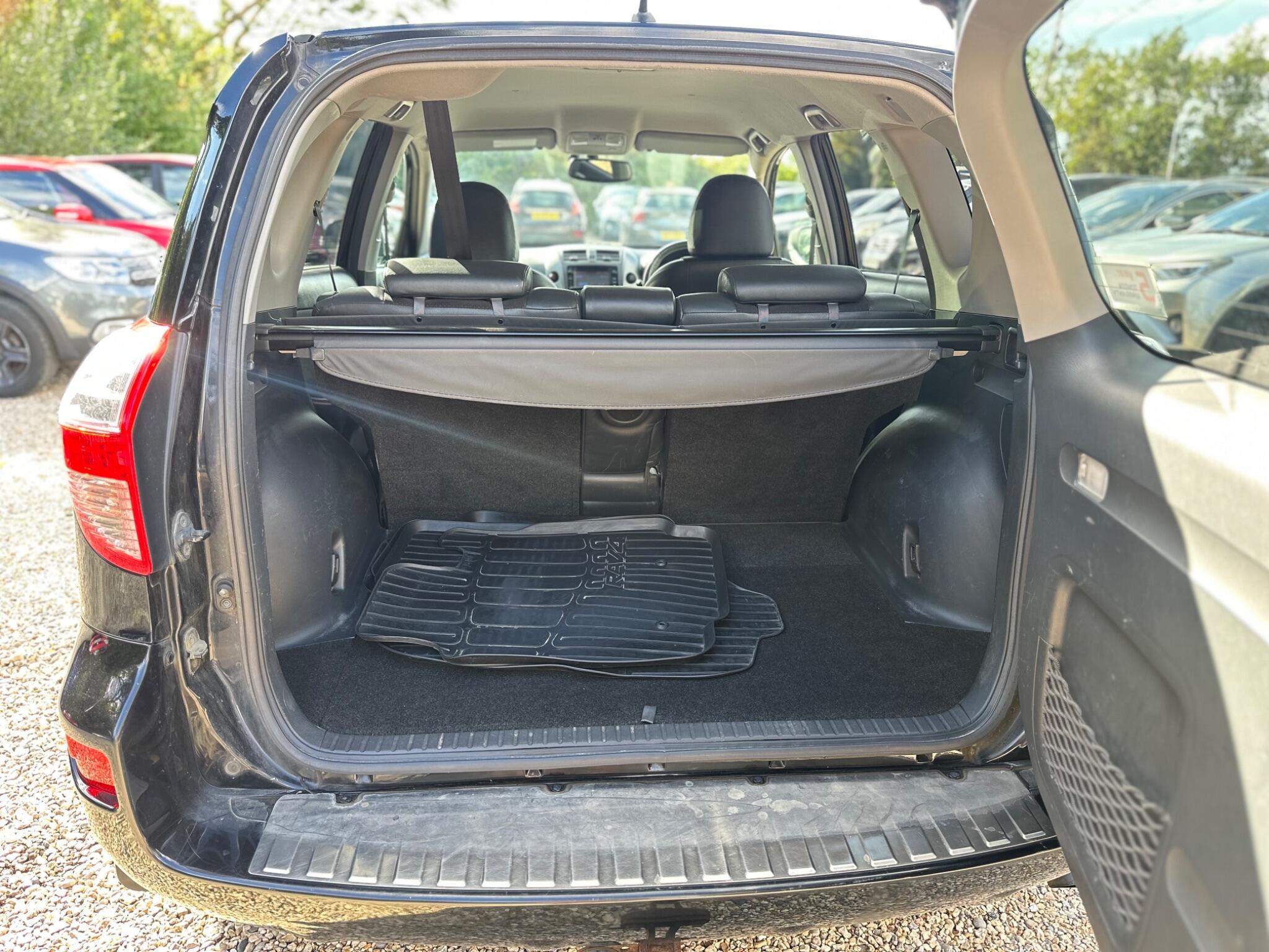 Toyota Rav4 view 17