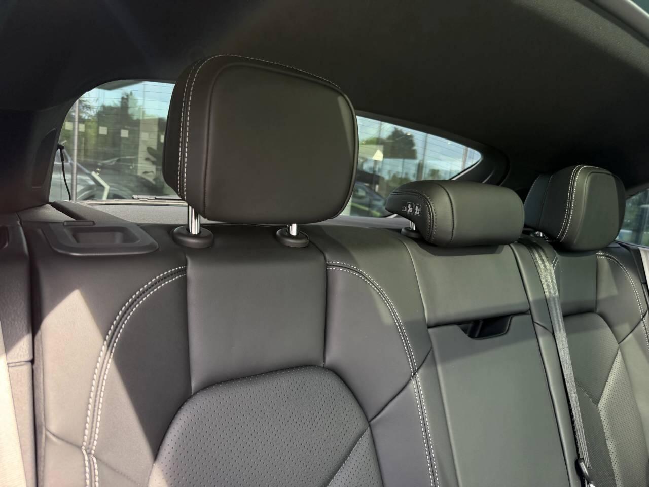 Porsche Macan view 18