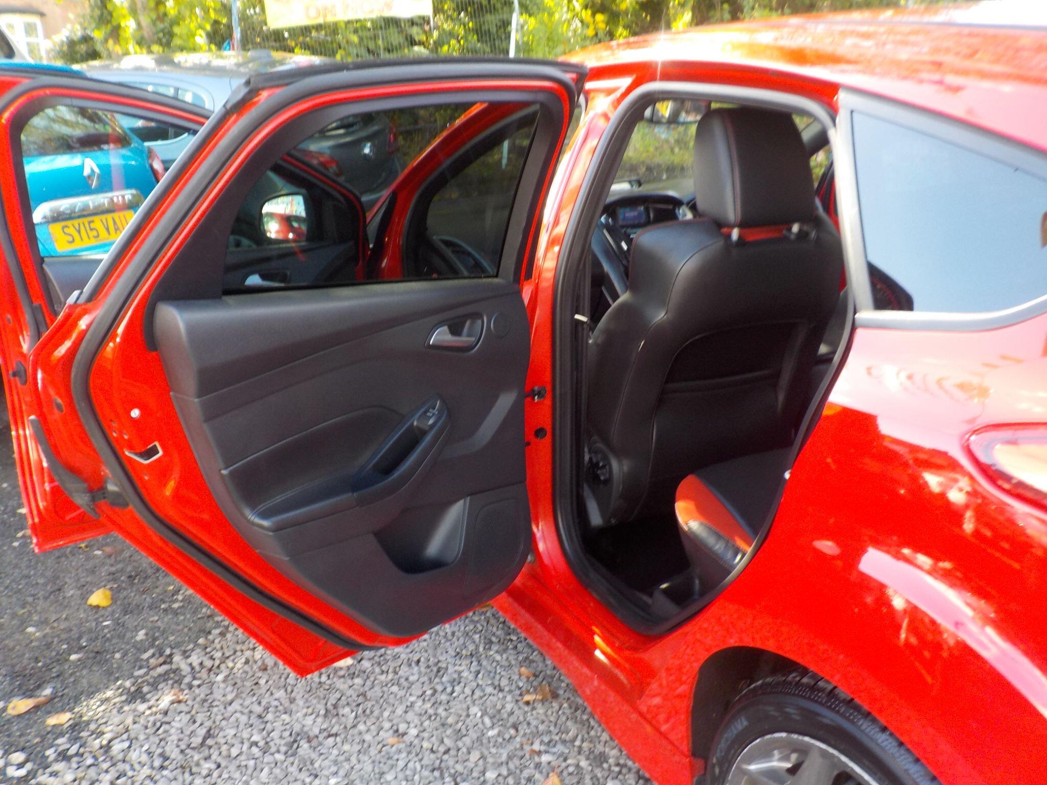 Ford Focus 2.0T EcoBoost ST-2 Euro 5 (s/s) 5dr