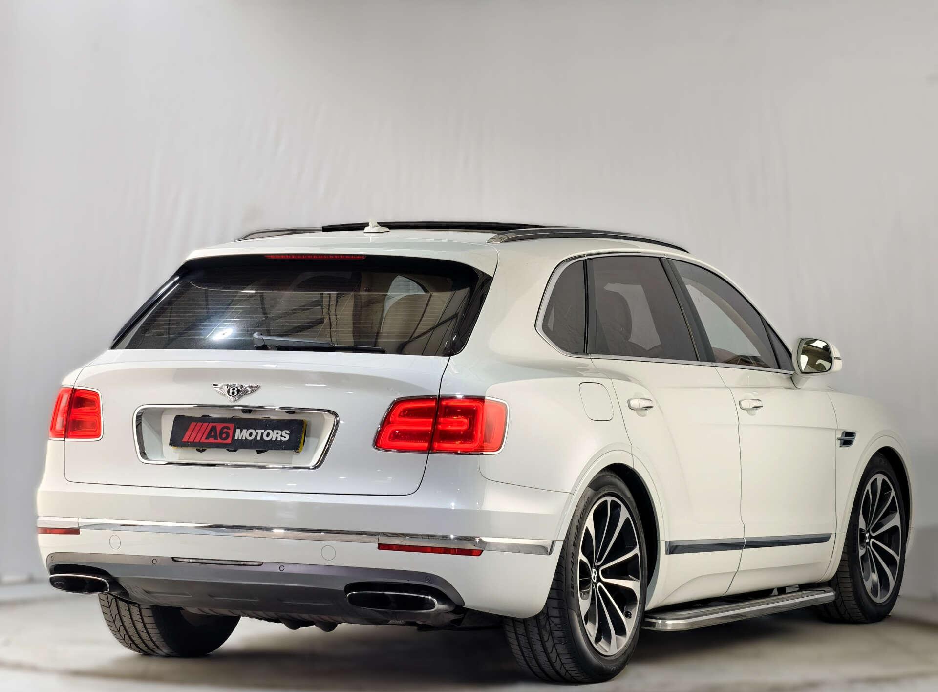 Bentley Bentayga view 18