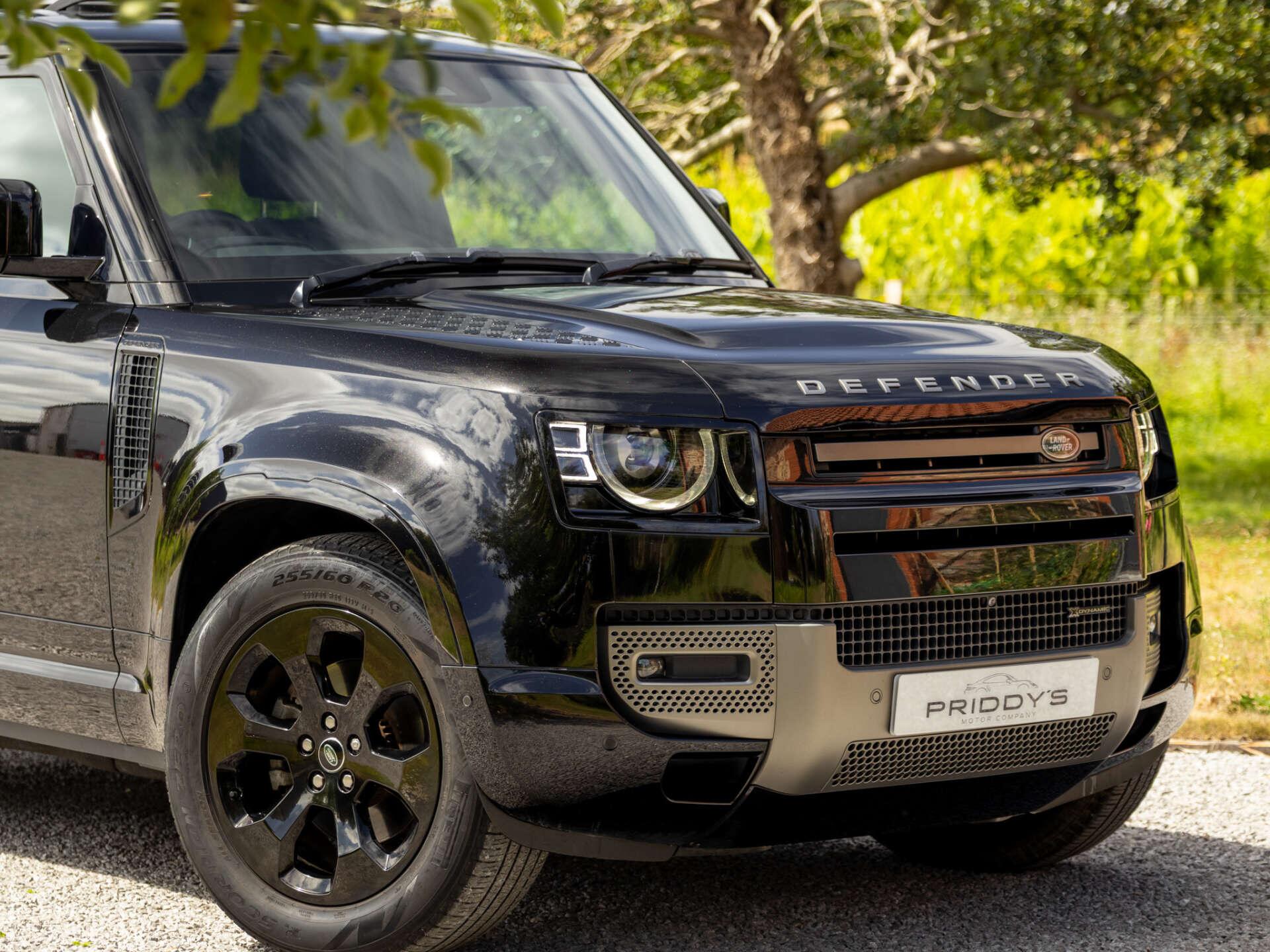 Land Rover Defender view 32