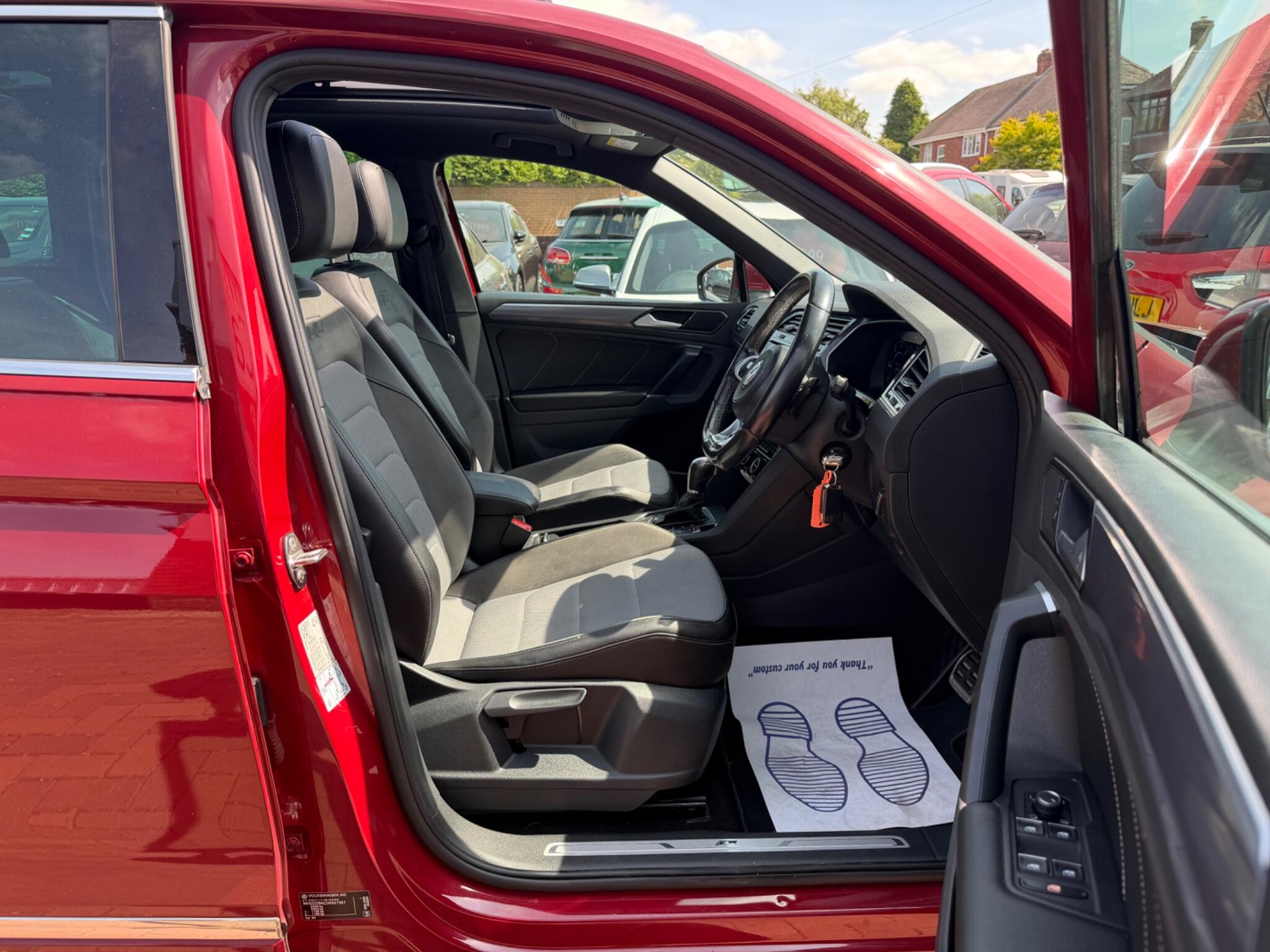 Volkswagen Tiguan view 6