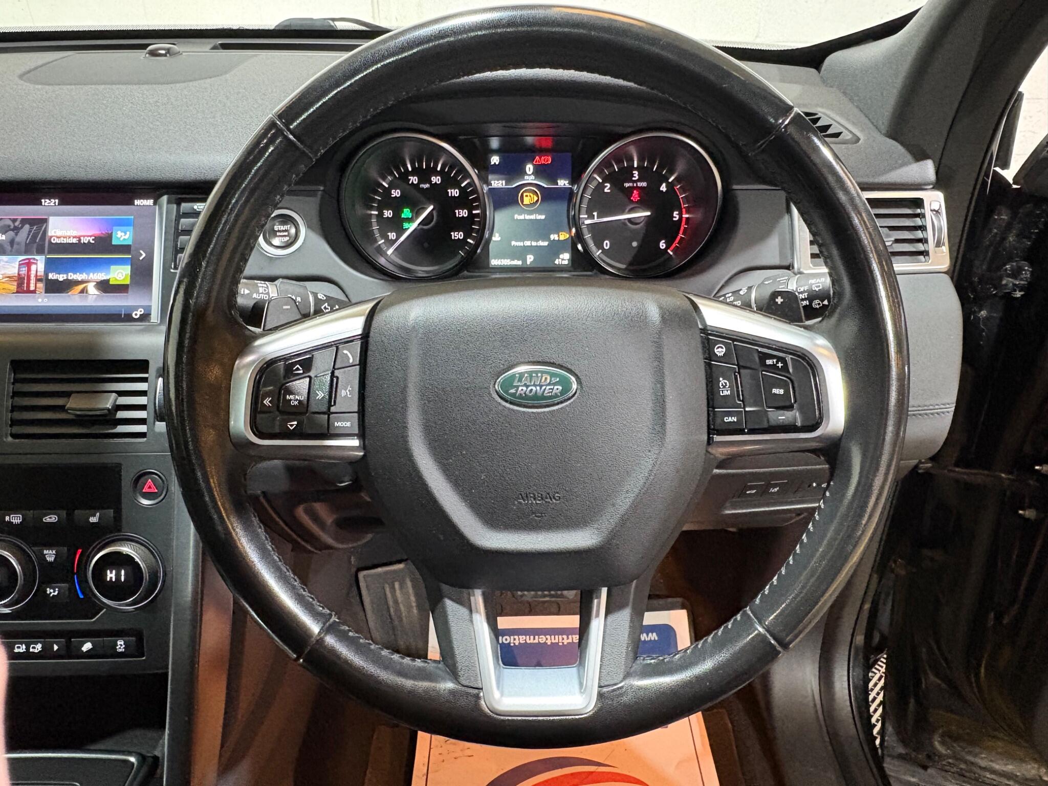Land Rover Discovery Sport view 75