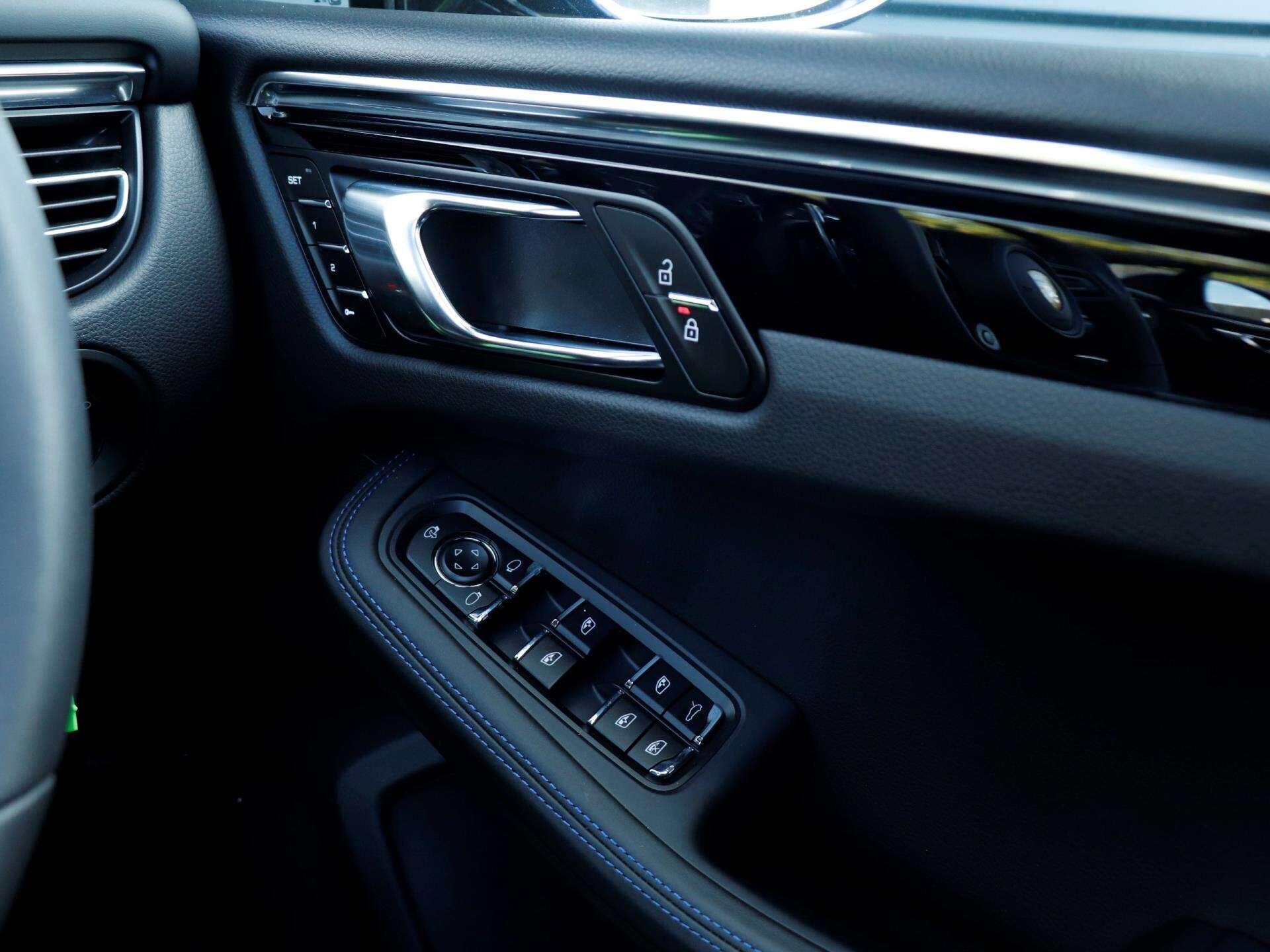 Porsche Macan view 23