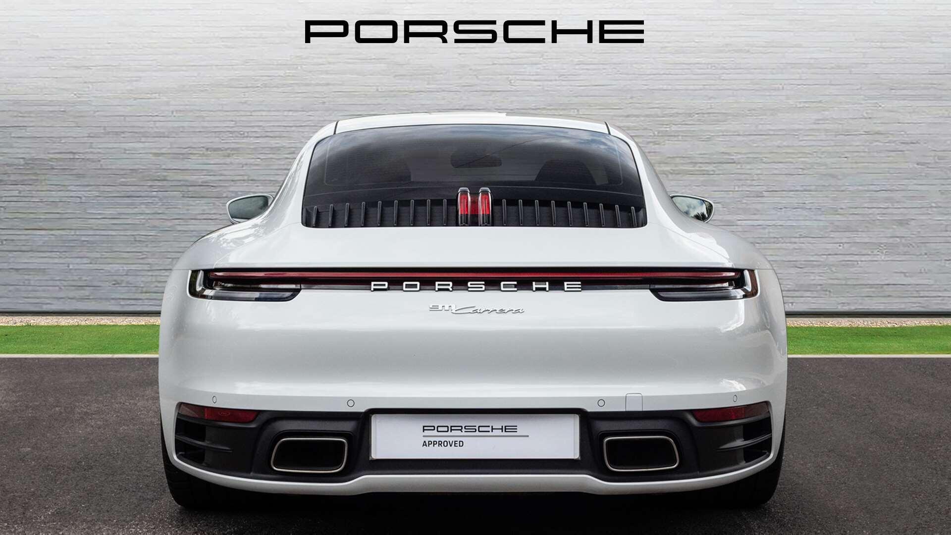 Porsche 911 view 4